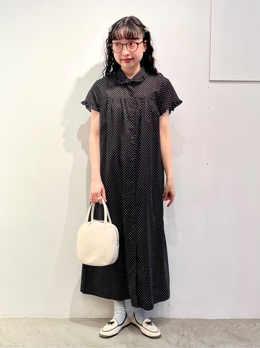 CHILD WOMAN hH 2025.04.21