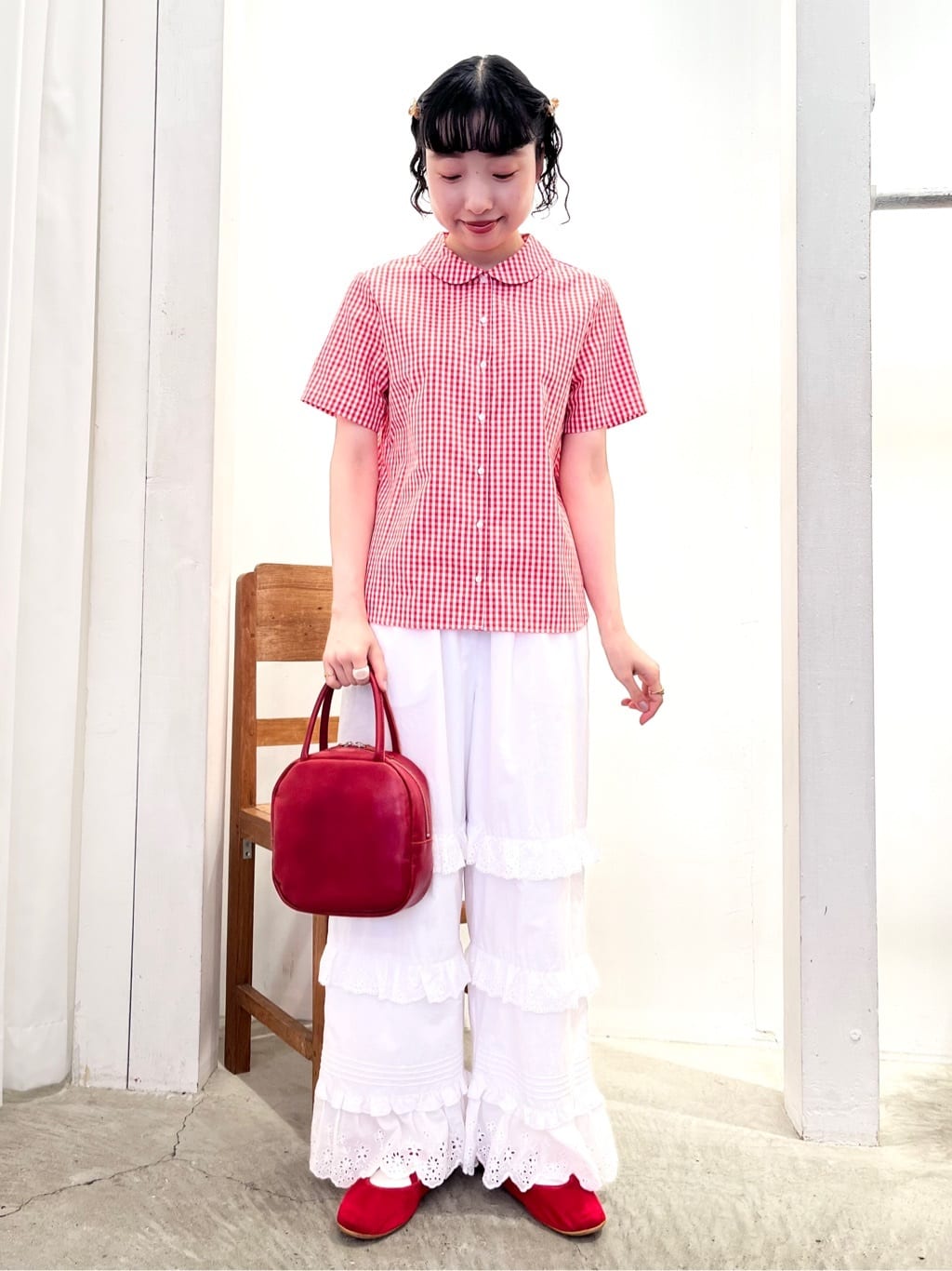 CHILD WOMAN hH