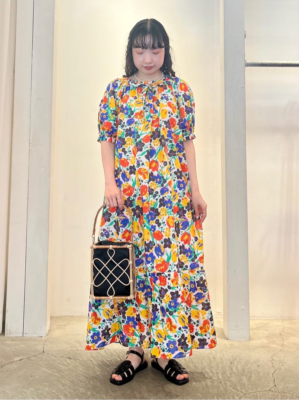 CHILD WOMAN hH 2025.05.12
