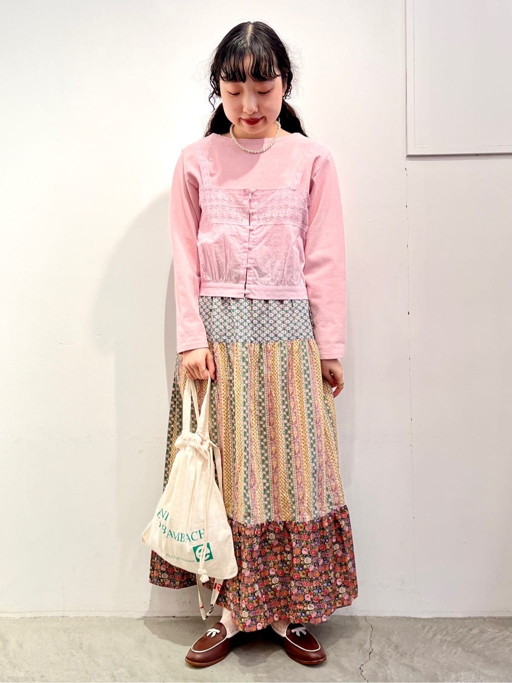 CHILD WOMAN hH 2025.02.25