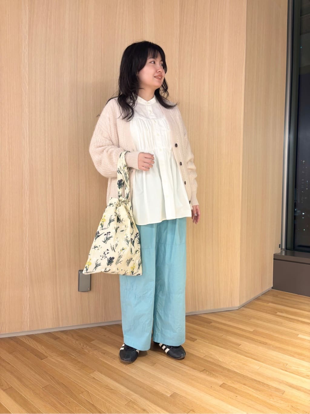 �j���E�}������