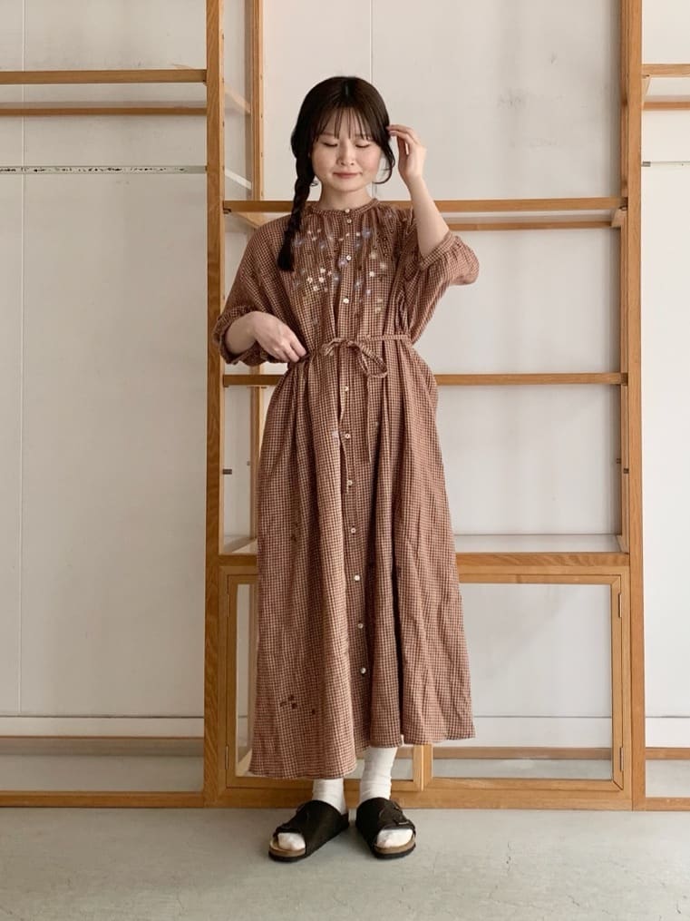 アトリエ・ドゥ・サボンきちんと並ぶ花刺繍ショートコート アトリエ・ドゥ・サボンきちんと並ぶ花刺繍ショートコート