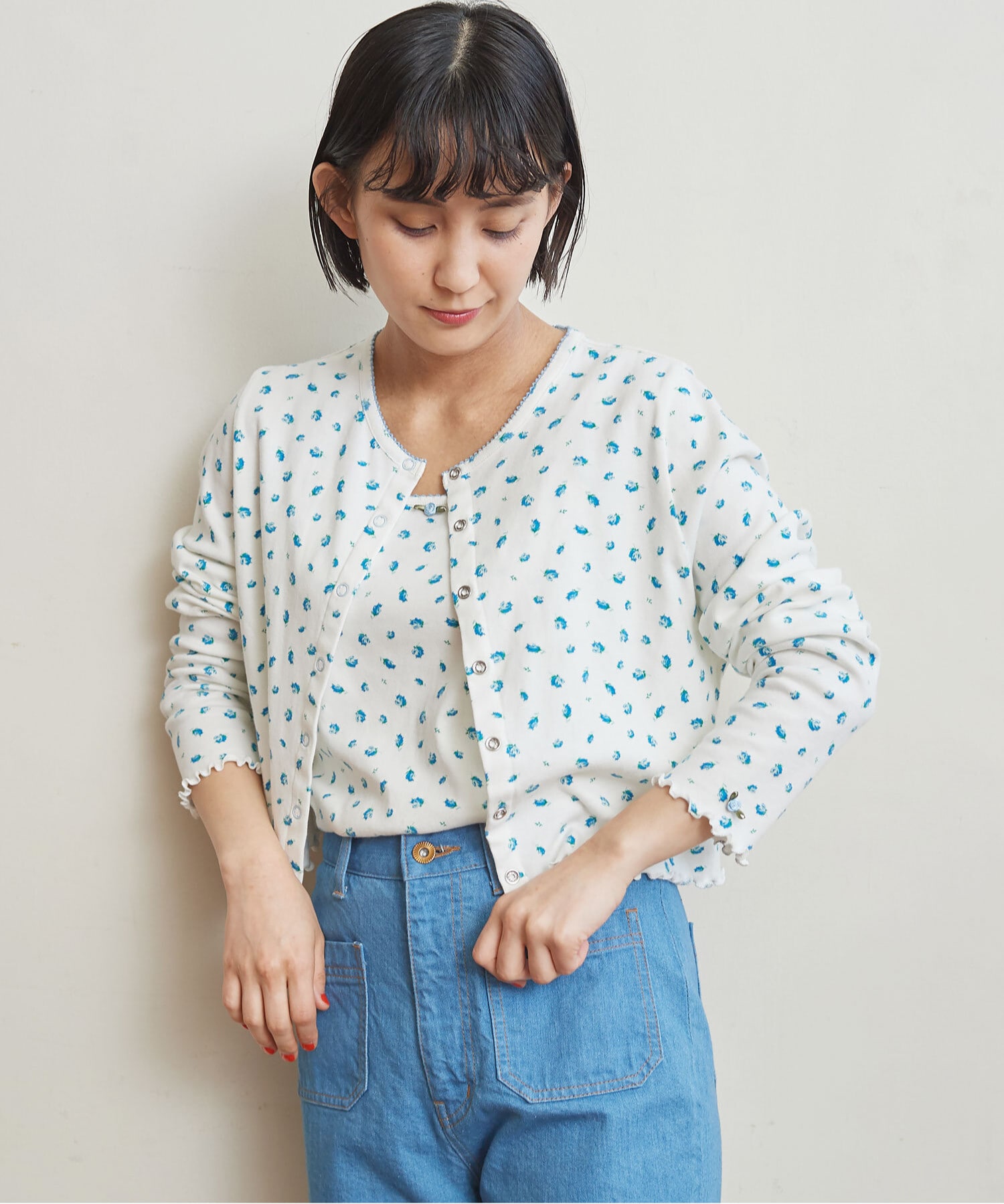 カーディガンとのアンサンブルも〇 ※サックスのカーディガンは作っておりません。