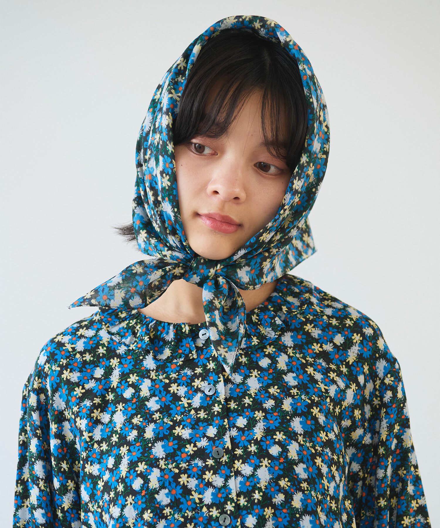 ✴️Fendi スカーフ 花 マダムの館 グリーン×オレンジ 未使用 フェンディ FENDI FENDI スカーフ WRAPPY ラッピー FXT011 AUMA