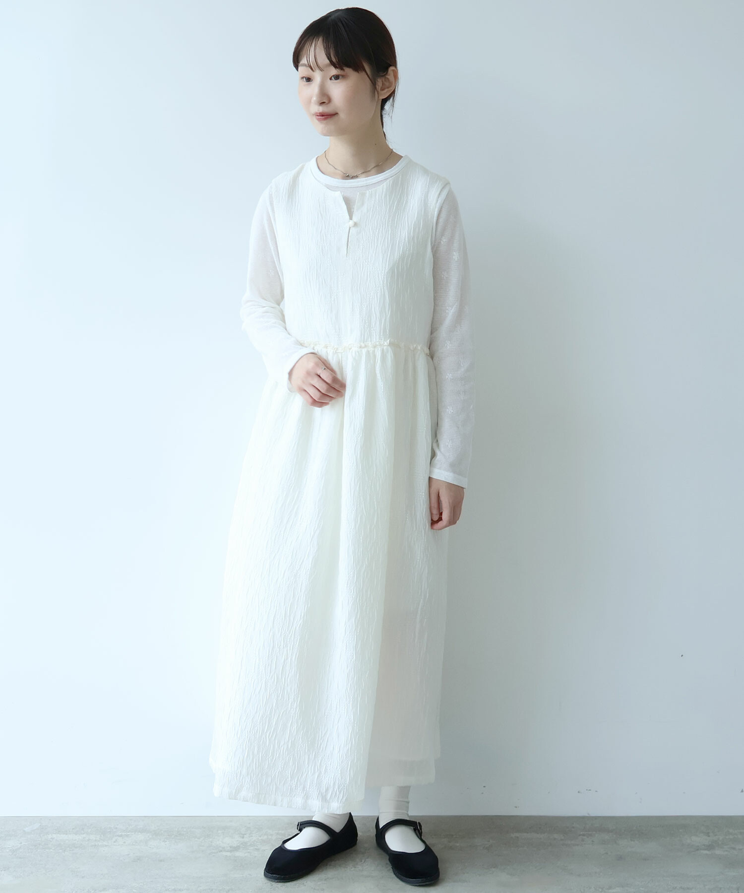 完売品 新品未使用 レオナール 真夏にぴったりの白地ワンピース 定価16万円 open shoulder floral one piece – BUNNY APARTMENT