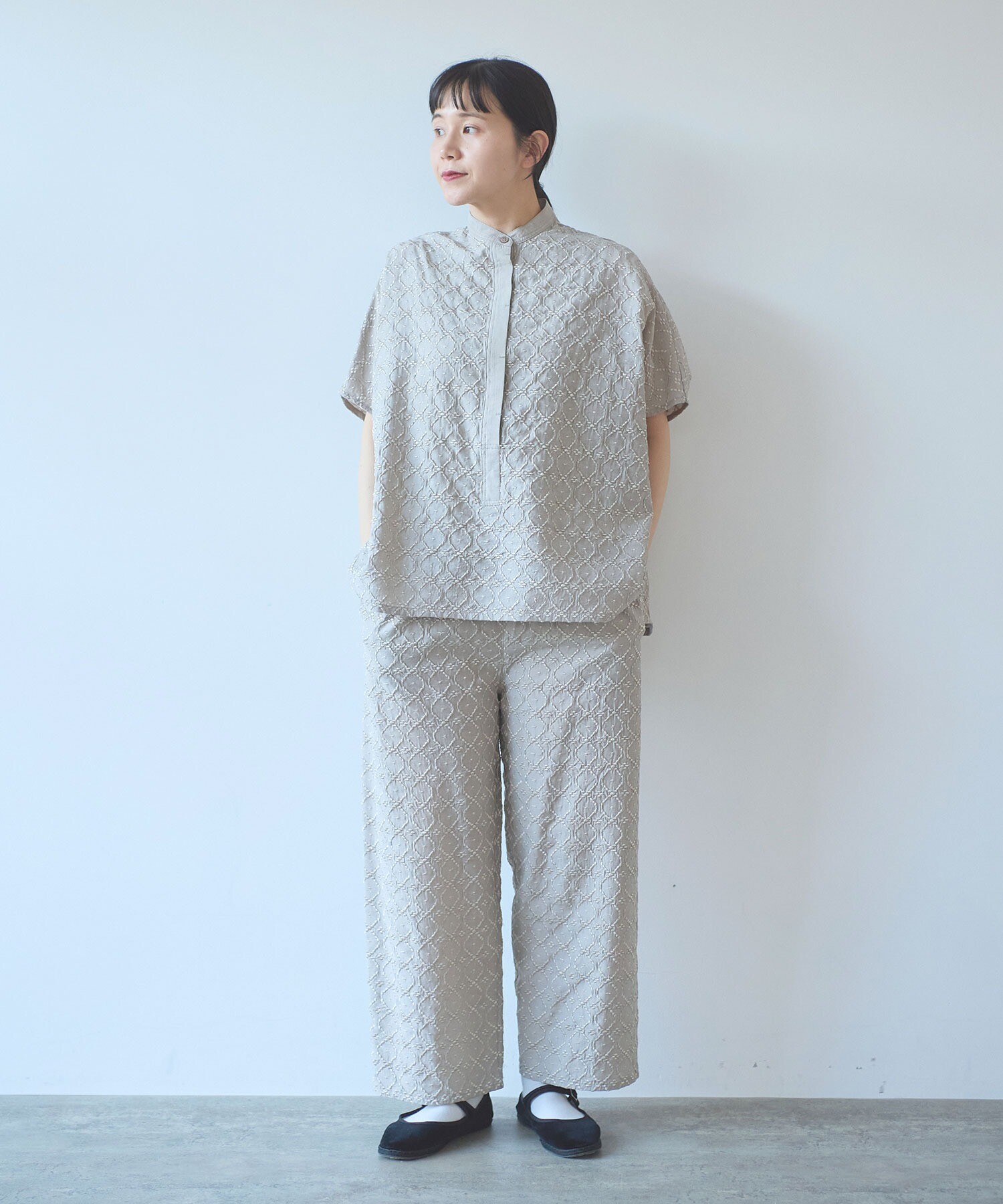 AMBIDEX Store 単色刺繍 squareブラウス (F クロ): yuni