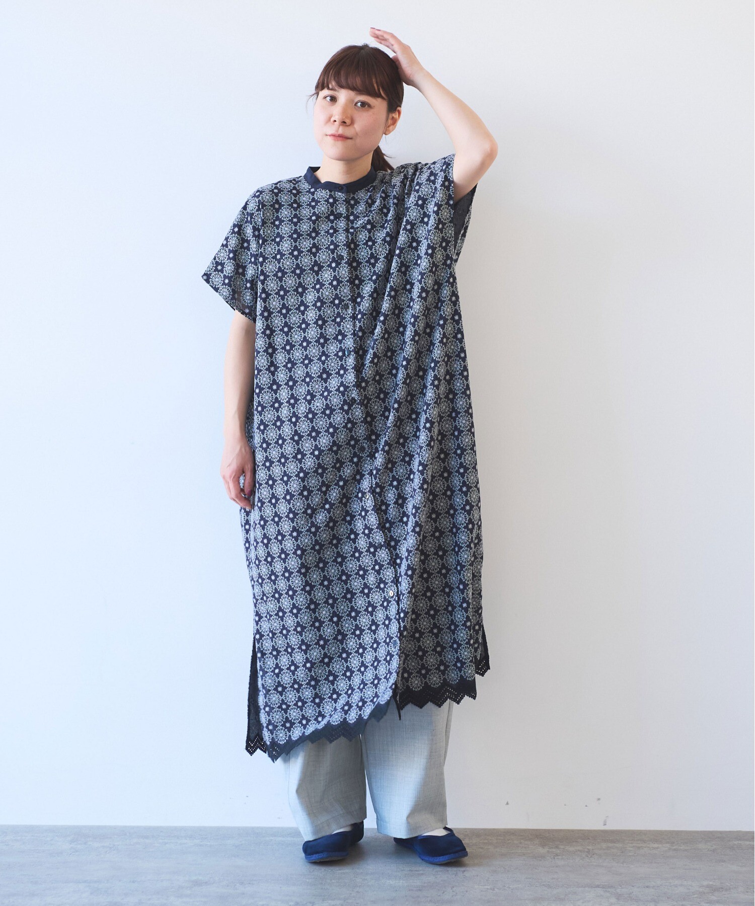 AMBIDEX Store ○単色 スカラップ 刺繍 バック オープン シャツ AMBIDEX Store ○単色 スカラップ 刺繍 バック オープン シャツ