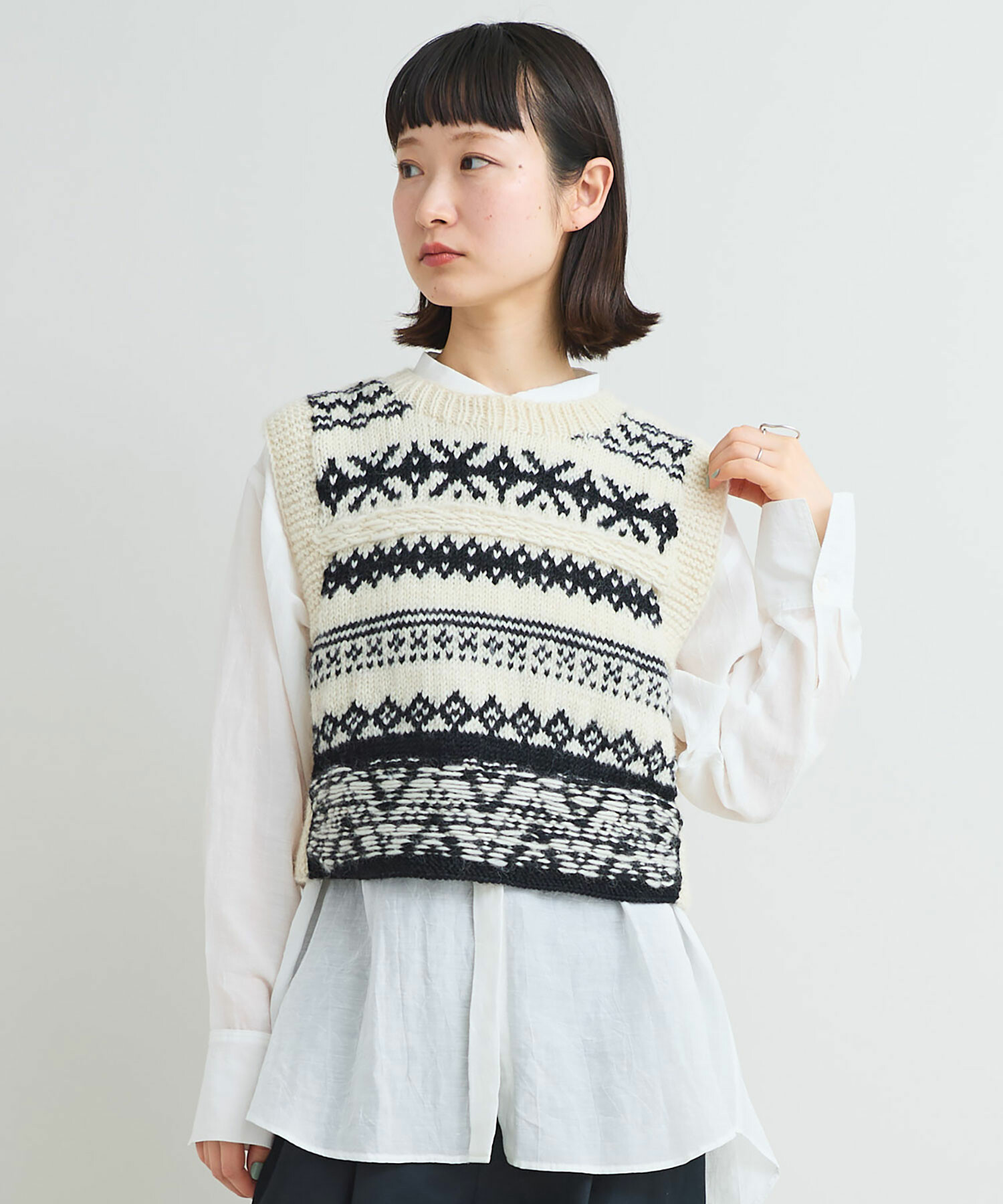 m ♡ページ AMBIDEX Store 〇ネパールウール ジャカード ベスト(F クロ): iki