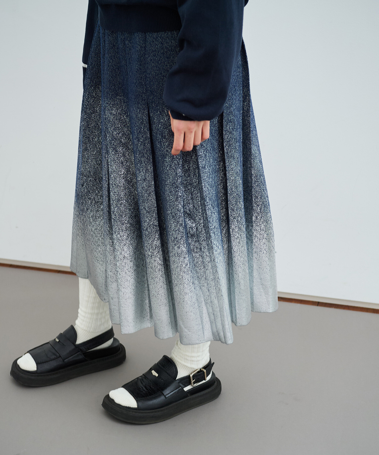 Akikoページ AMBIDEX Store 〇METALIC PLEATS ロングスカート(F GRAY): FLAT