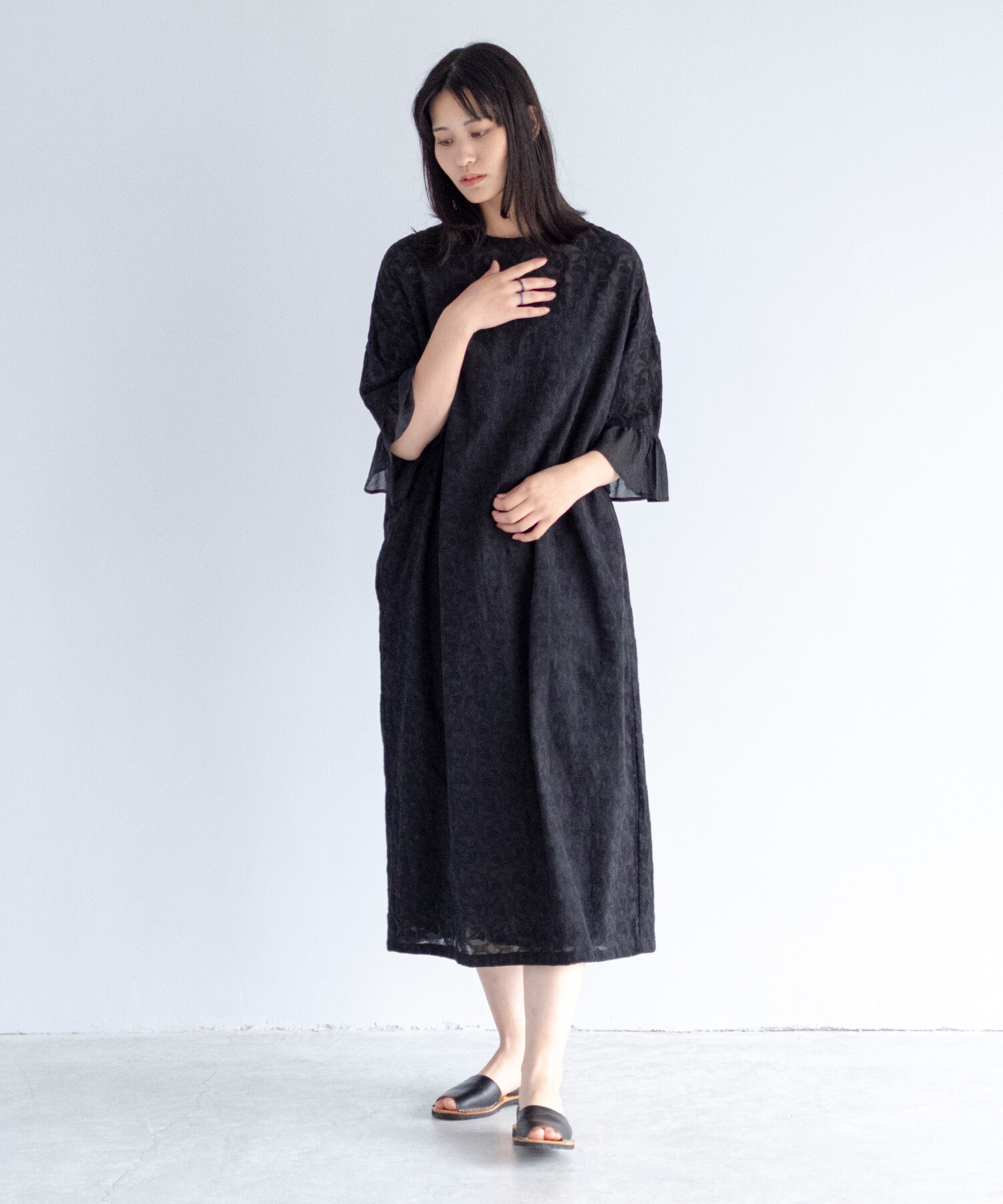 AMBIDEX Store 【予約販売】〇turn flower embroidery ワンピース(F