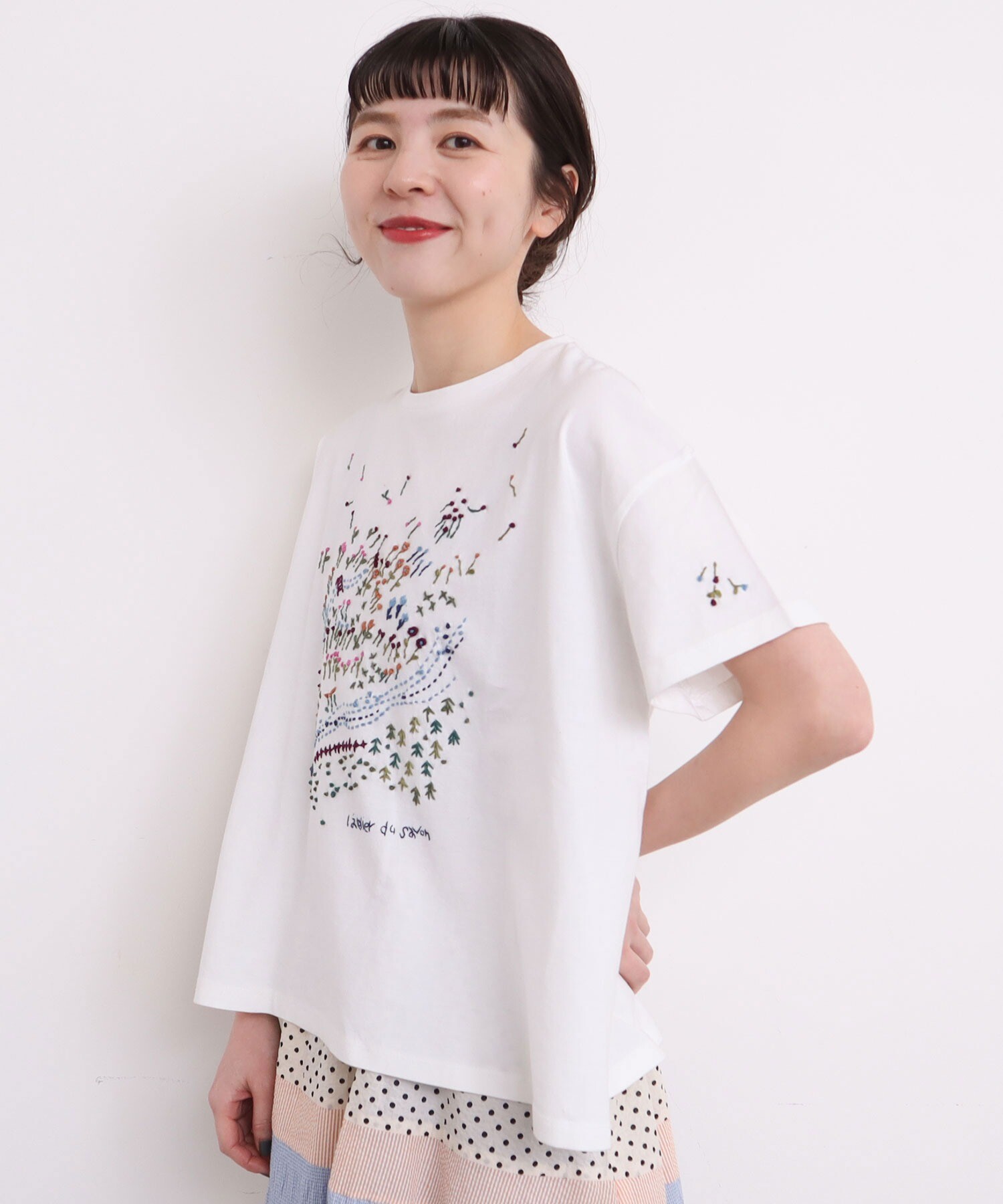 AMBIDEX Store 【予約販売】〇涼しい山の中 ハンド刺繍Ｔシャツ(F シロ 