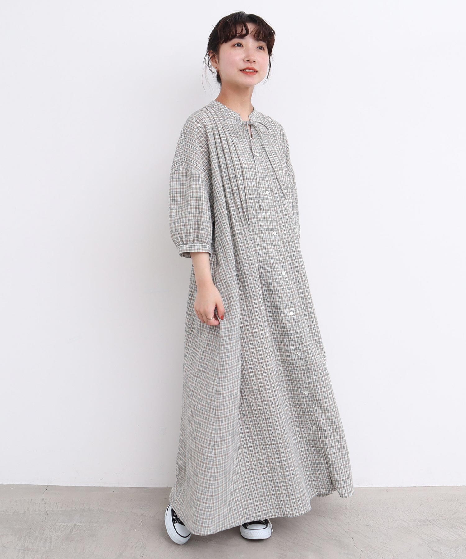 awtpページ　黒のワンピースと頭のリボン ドット柄シフォンドッキングティアードセレモニーワンピース