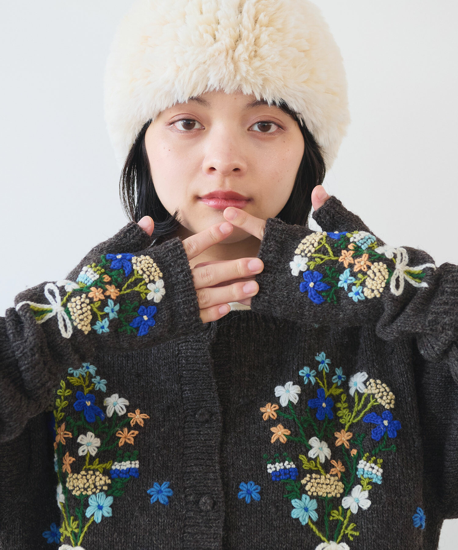 AMBIDEX Store 〇 ペルーハンドニット ブーケ刺繍 グローブ(F シロ
