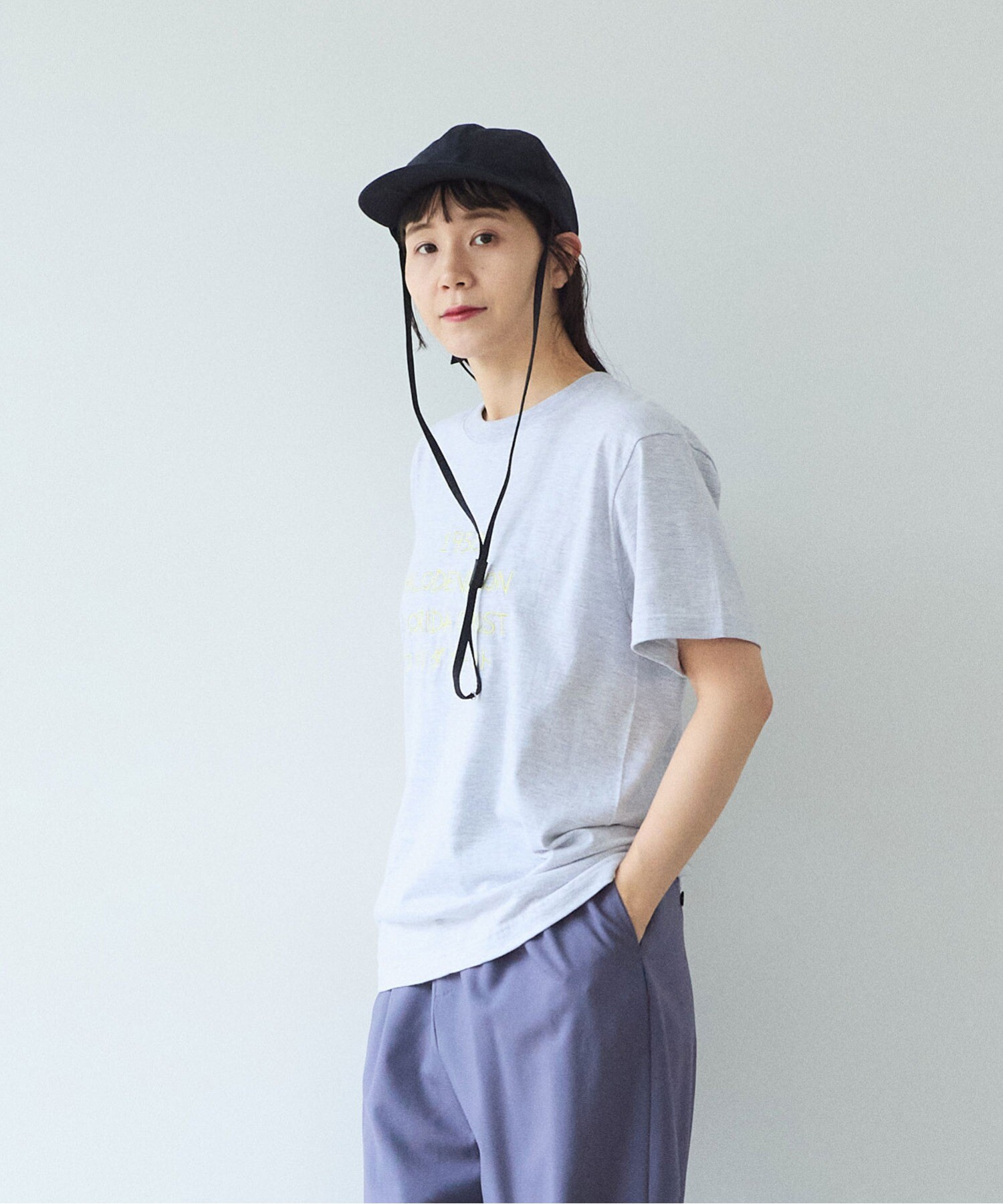 nulelu商品になります。 AMBIDEX Store PHILODENDRON embroidely Tシャツ(F シロ): yuni