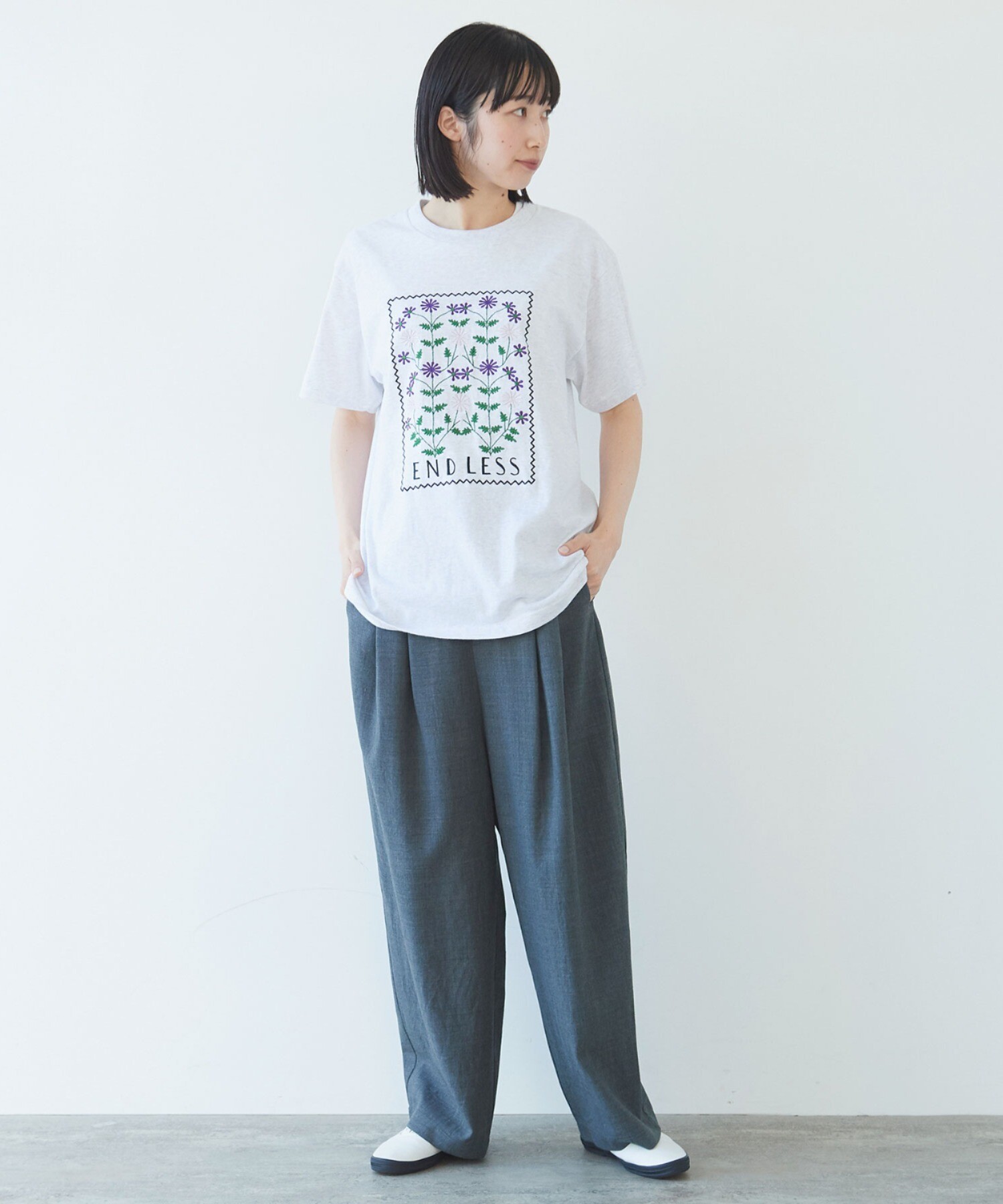 AMBIDEX Store ○souvenir embroidery Tシャツ(F シロ): yuni