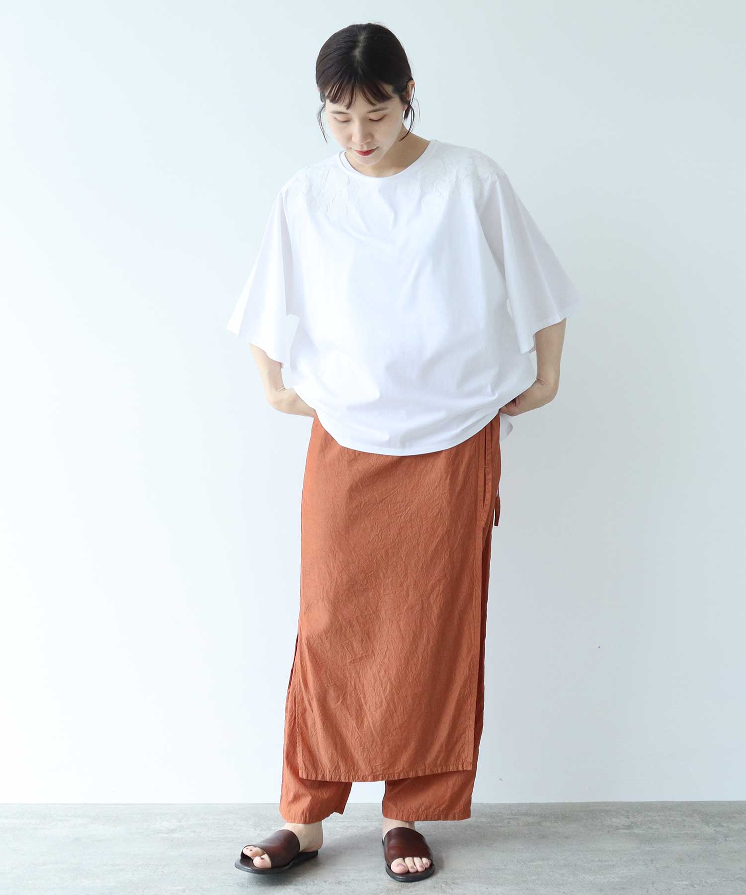 AMBIDEX Store ○花刺繍 袖フレアTシャツ(F クロ): yuni