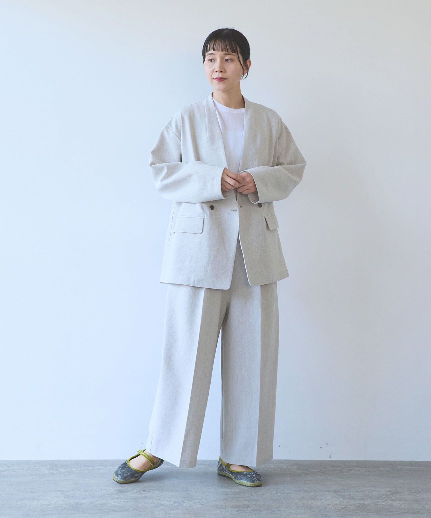美品 yuni リネン混セミダブルジャケット 黒 yuni ジャケット ノーカラージャケット Linen/Polyester double cocoon