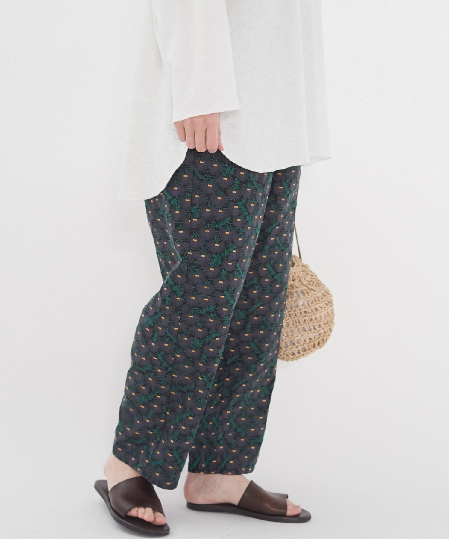 yuni 多刺繍easyパンツ