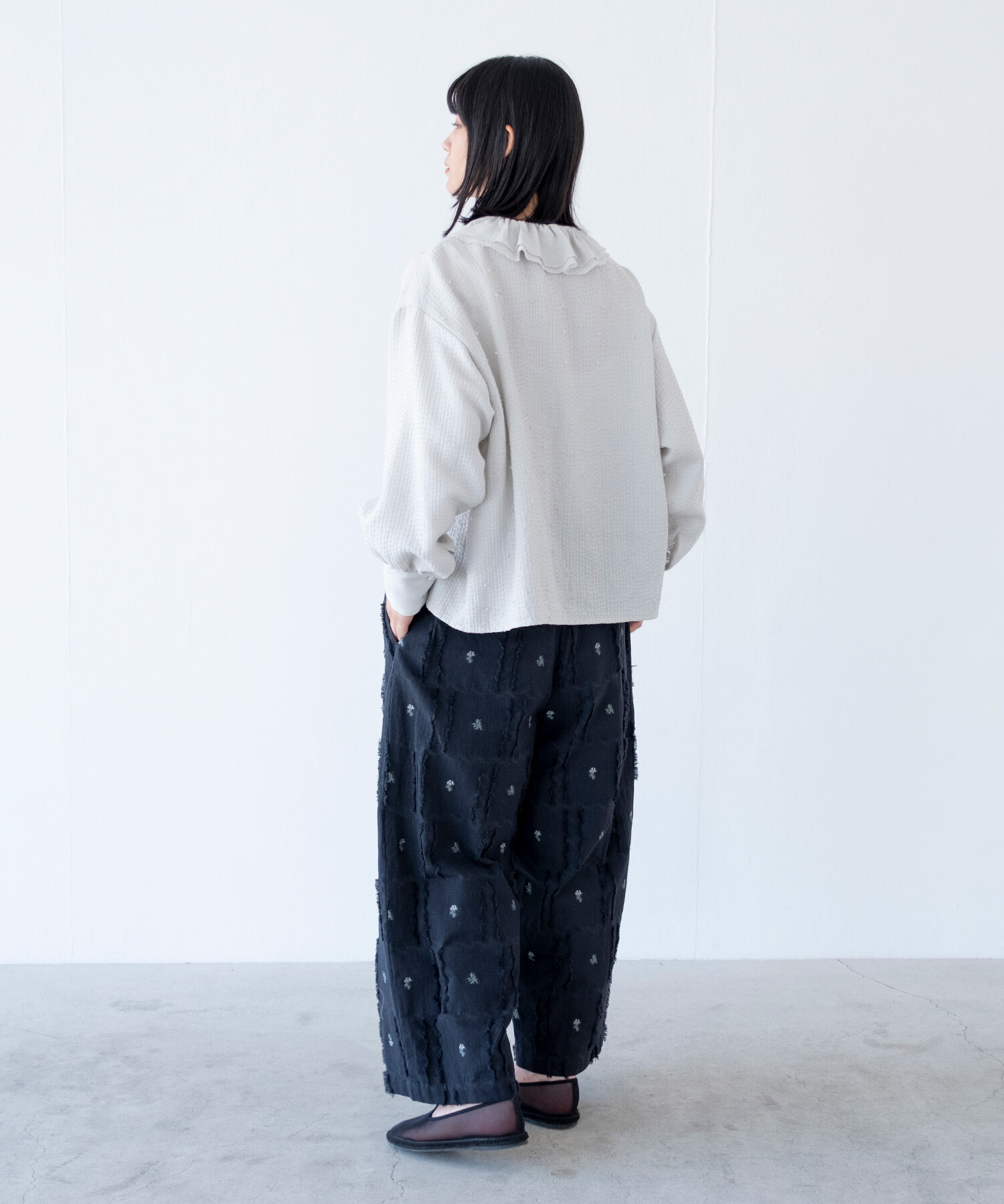 【新品未使用品】CAROLINA GLASER ブラック フリルブラウス CAROLINA GLASER（フリル ・ シャツ/ブラウス(半袖/袖なし)）の