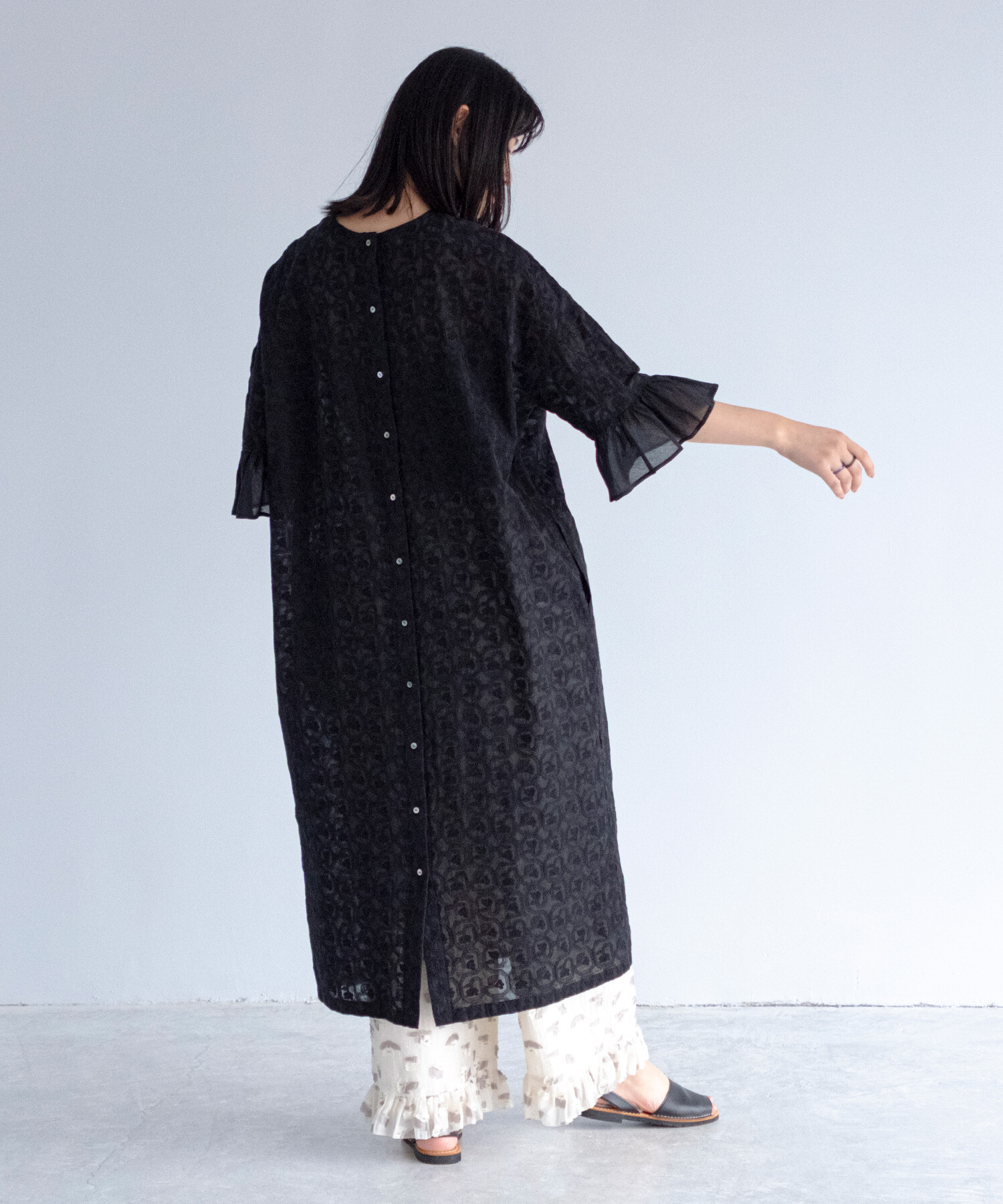 AMBIDEX Store 【予約販売】〇turn flower embroidery ワンピース(F