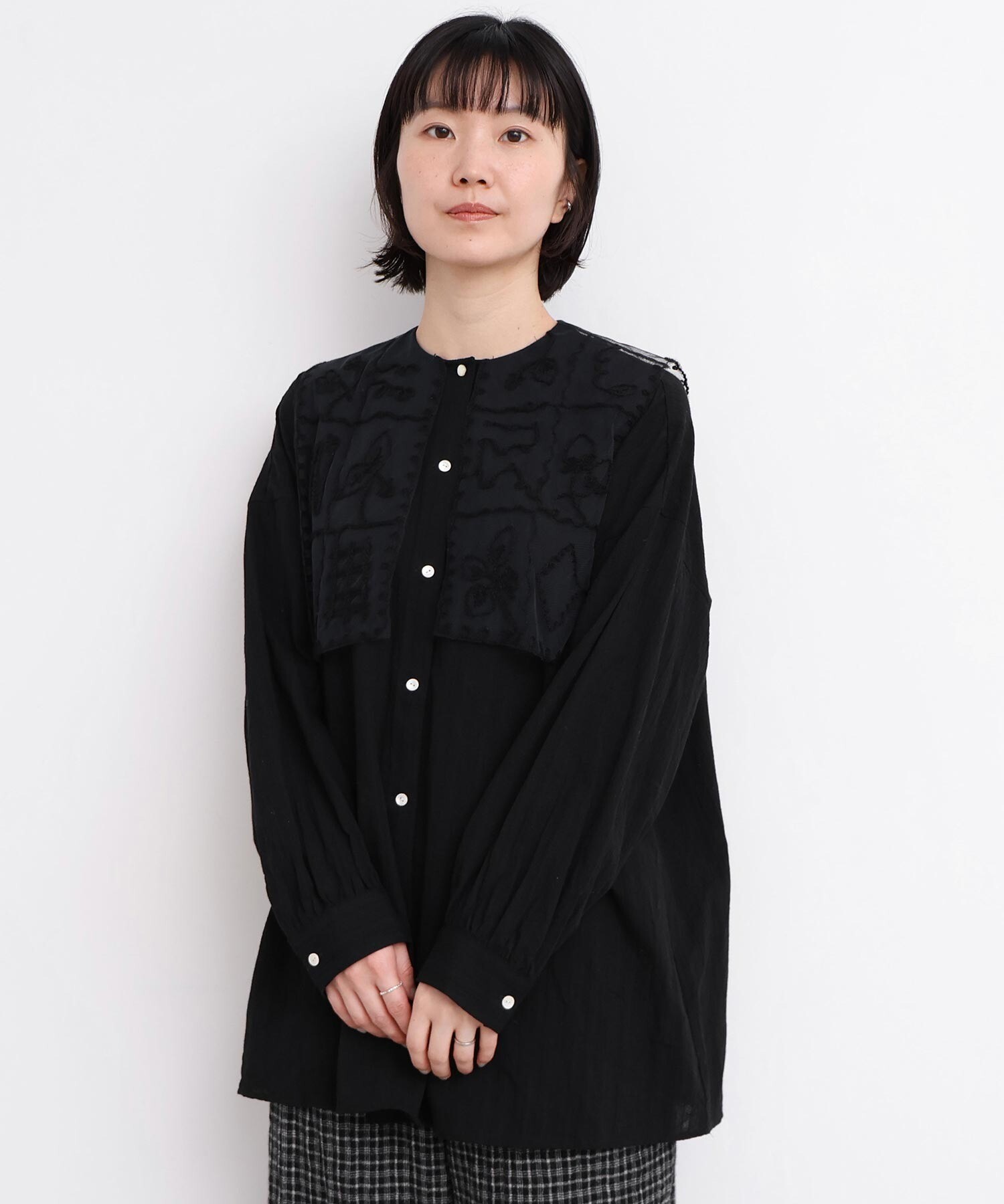 AMBIDEX Store 【予約販売】○いちごコード刺繍 しかく襟チュニック