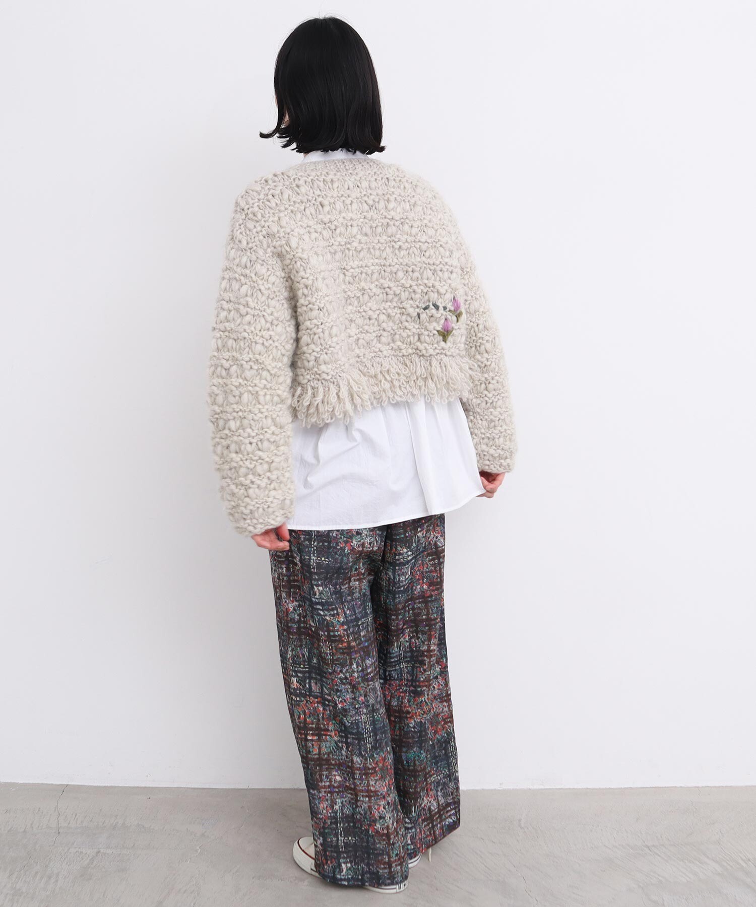 アトリエドゥサボン　ネパールハンドニット　カーディガン　グレー　花柄　刺繍　F l'atelier du savon（アトリエドゥサボン） カーディガン 花の咲く