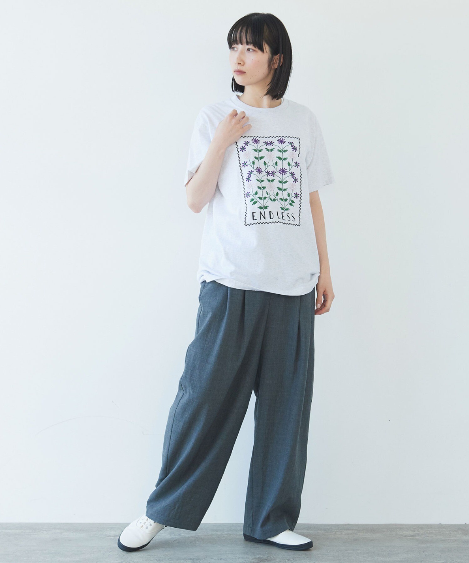 AMBIDEX Store ○souvenir embroidery Tシャツ(F シロ): yuni