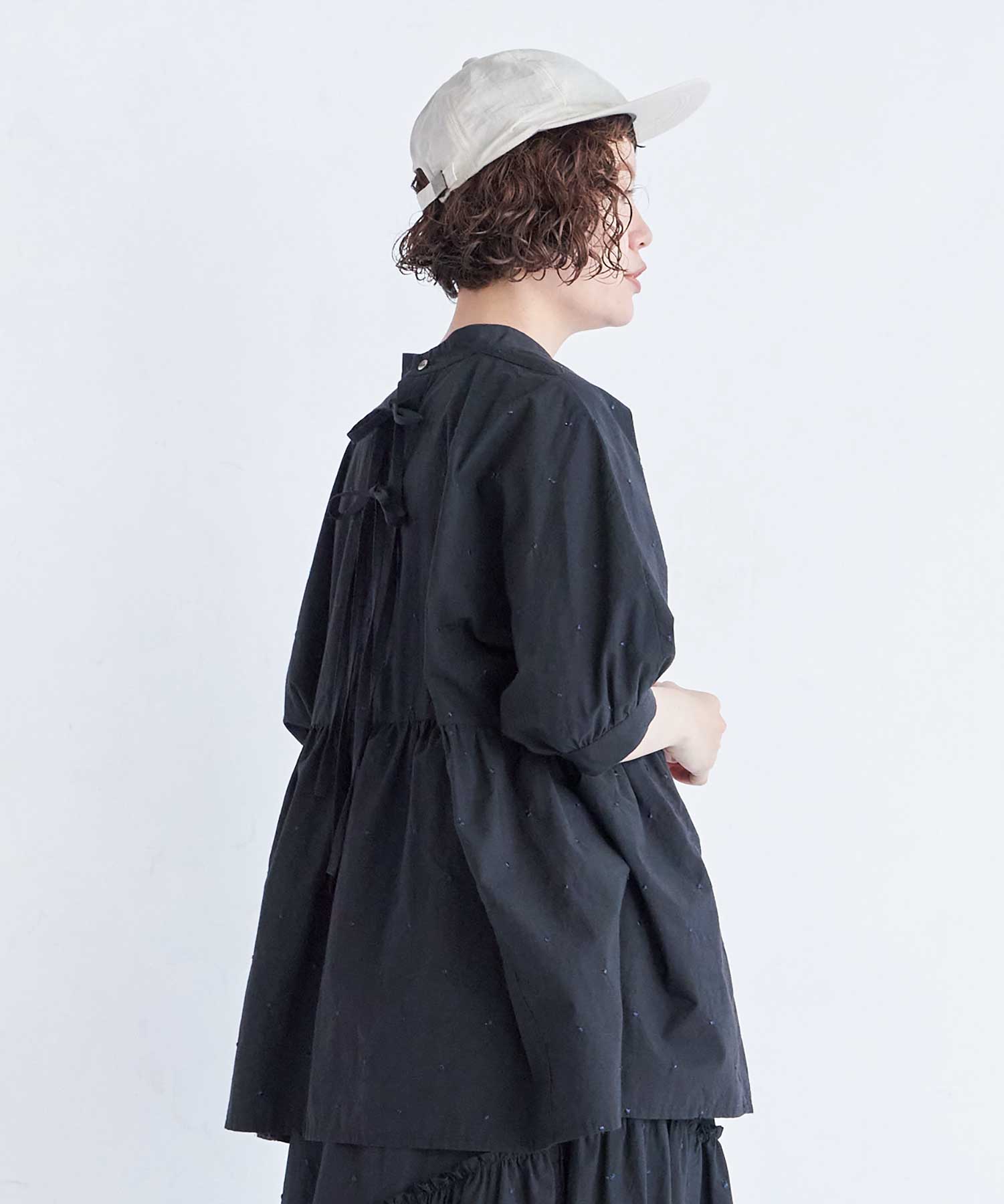 AMBIDEX Store ○ラメ刺繍DOT ギャザードルマンブラウス(F BLACK