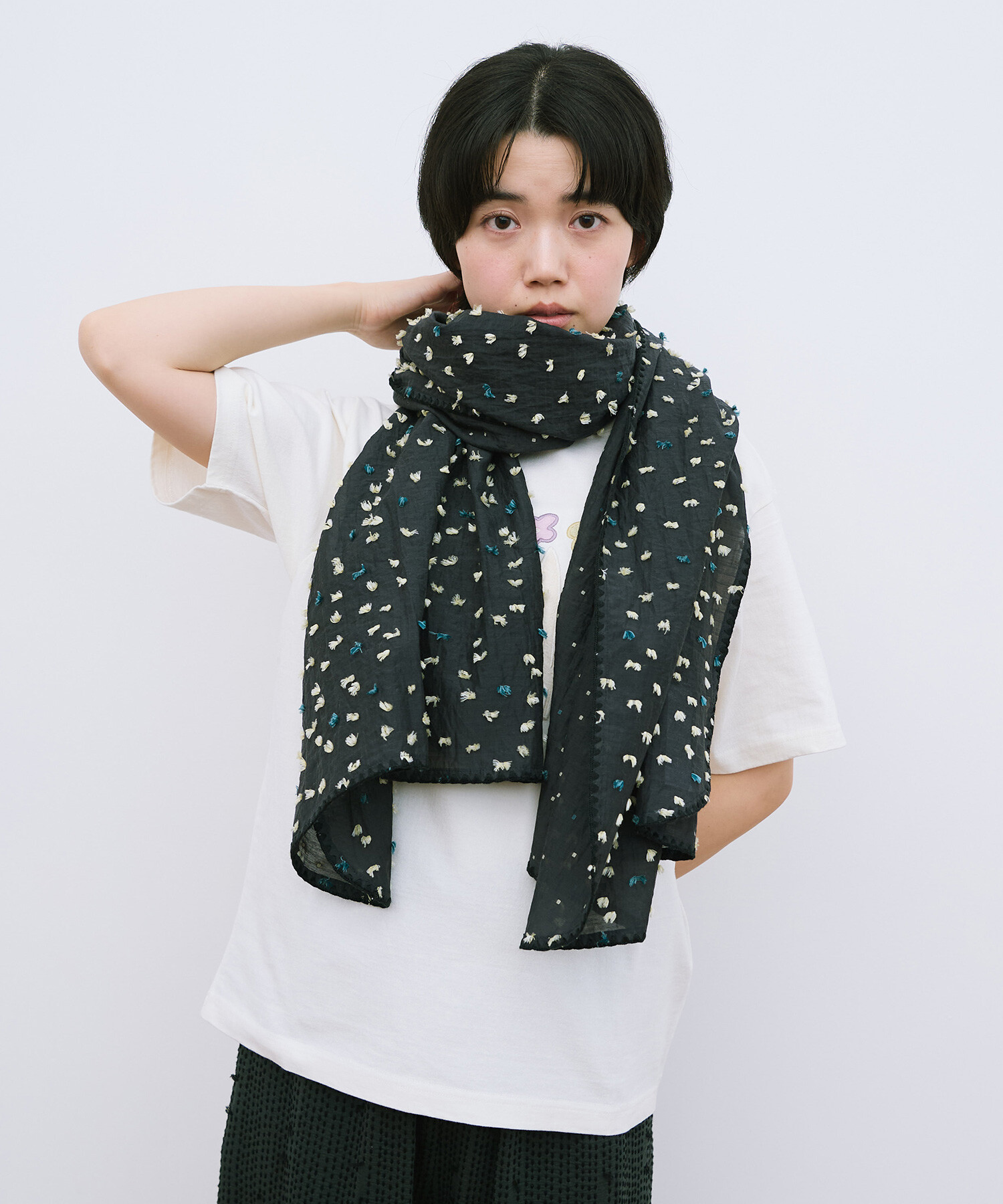LEONARD FASHION 花柄 ストール 黒 LEONARD（ストール/パシュミナ）のフリマアイテム一覧