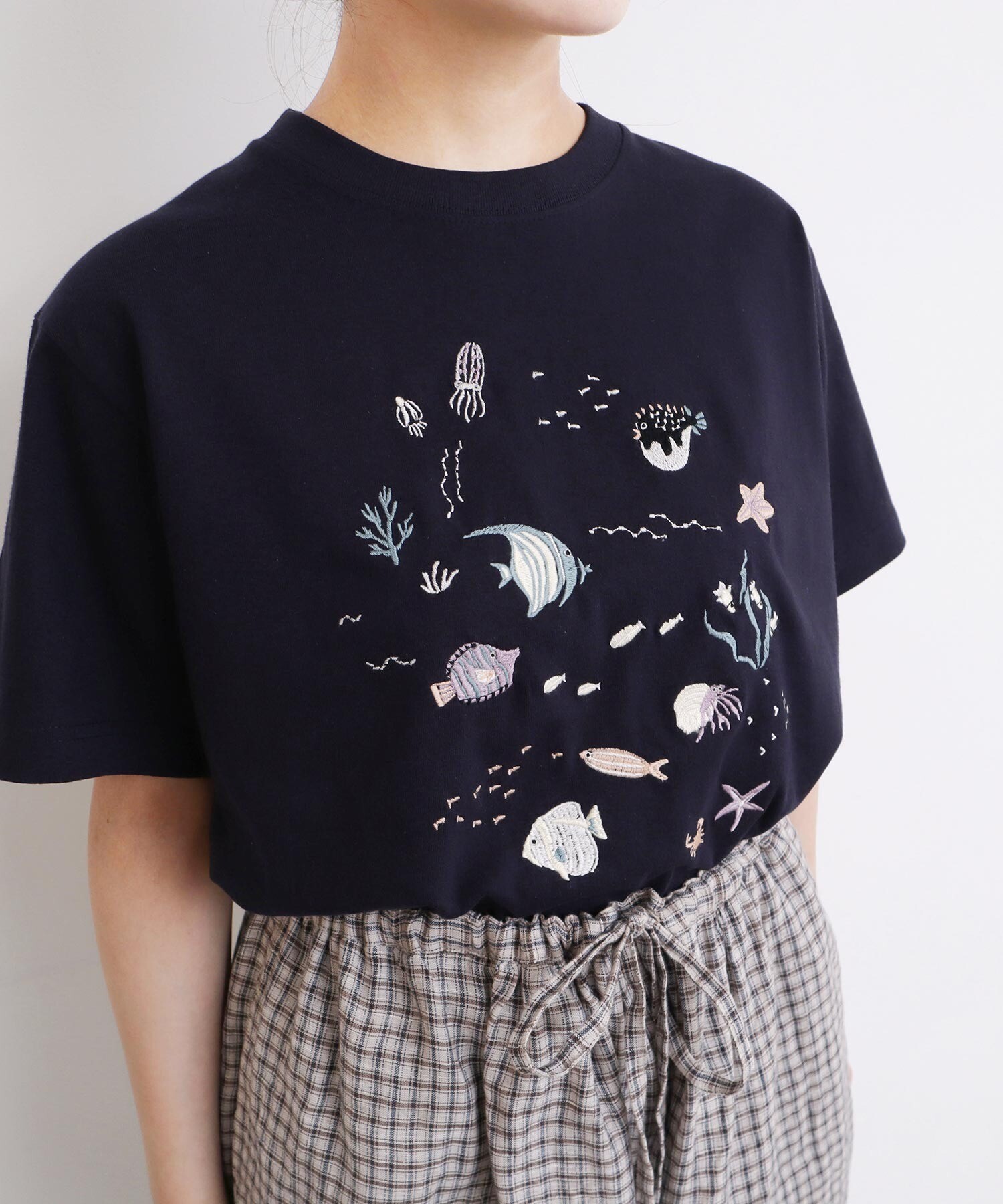 AMBIDEX Store 【予約販売】〇集まる海のさかな 刺繍Tシャツ(F