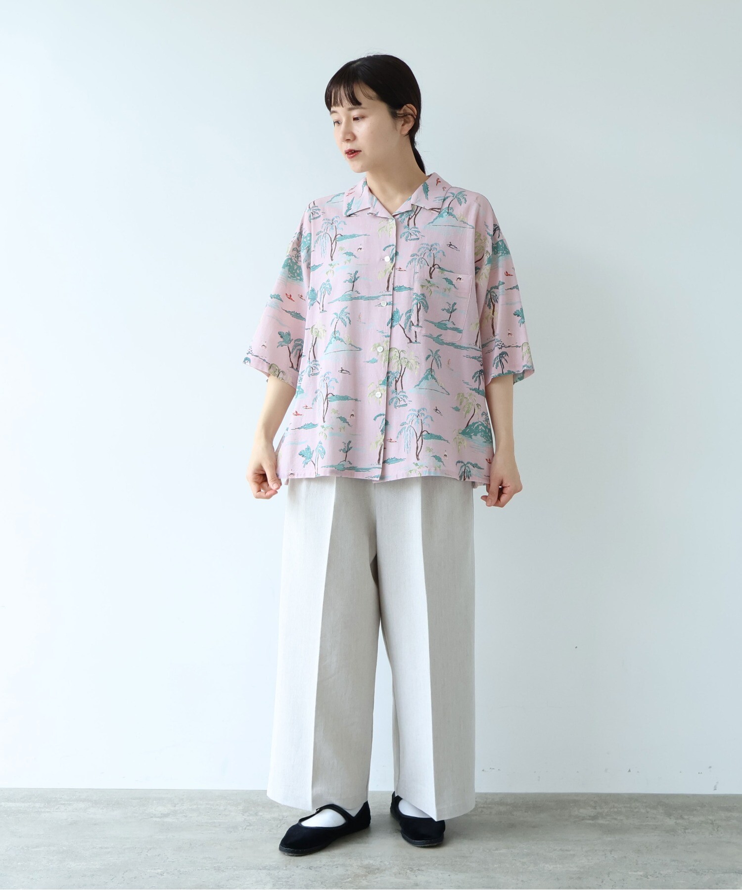 水曜日限定お値下げ【新品】yuni お花ブラウスとイタリアンカラードットシャツ 大人のためのドットシャツ。水玉 シャツ レディース バンドカラー 長袖