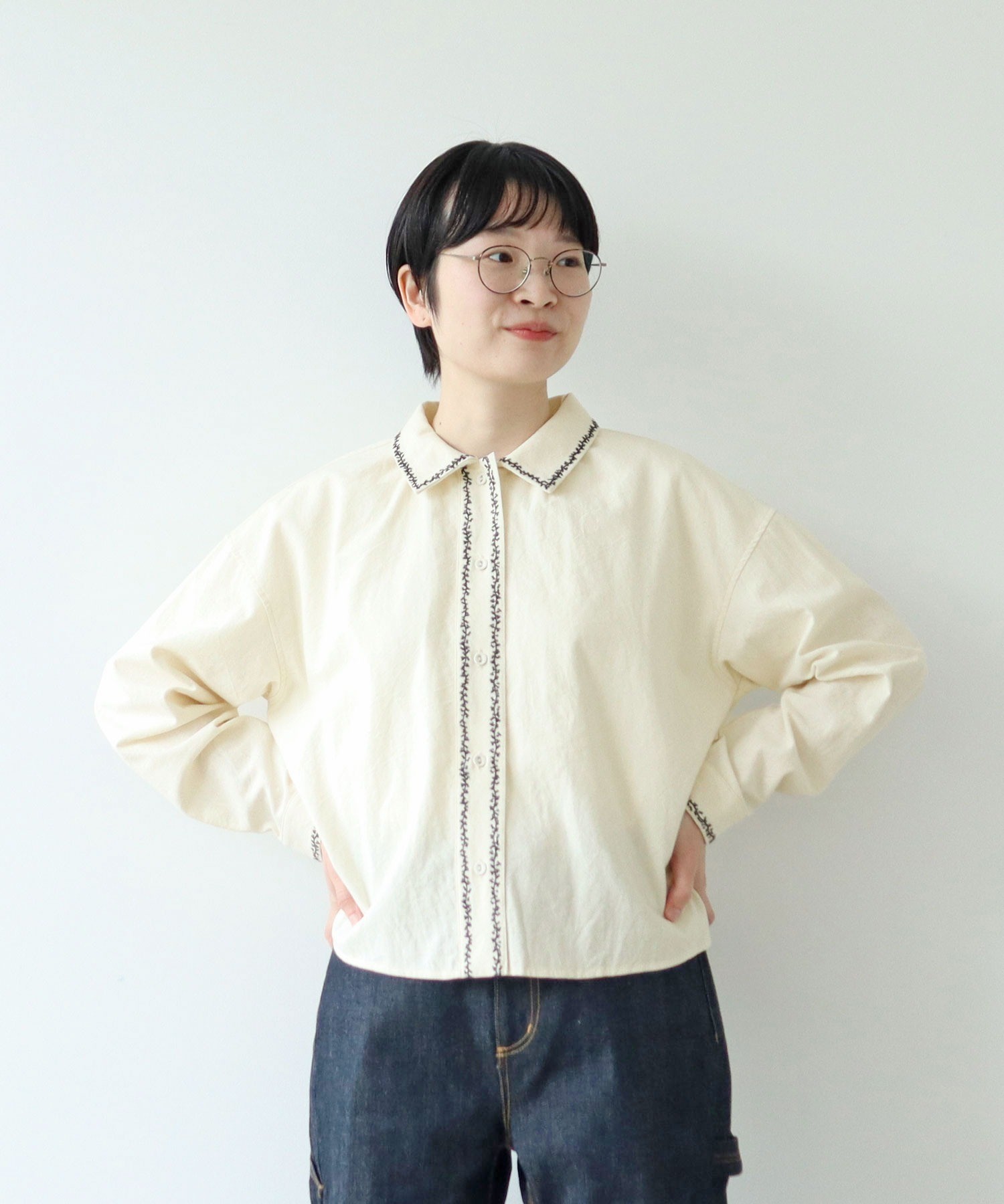 AMBIDEX Store ○平織りコットン ミモザ刺繍ショート丈ブラウス(F コン