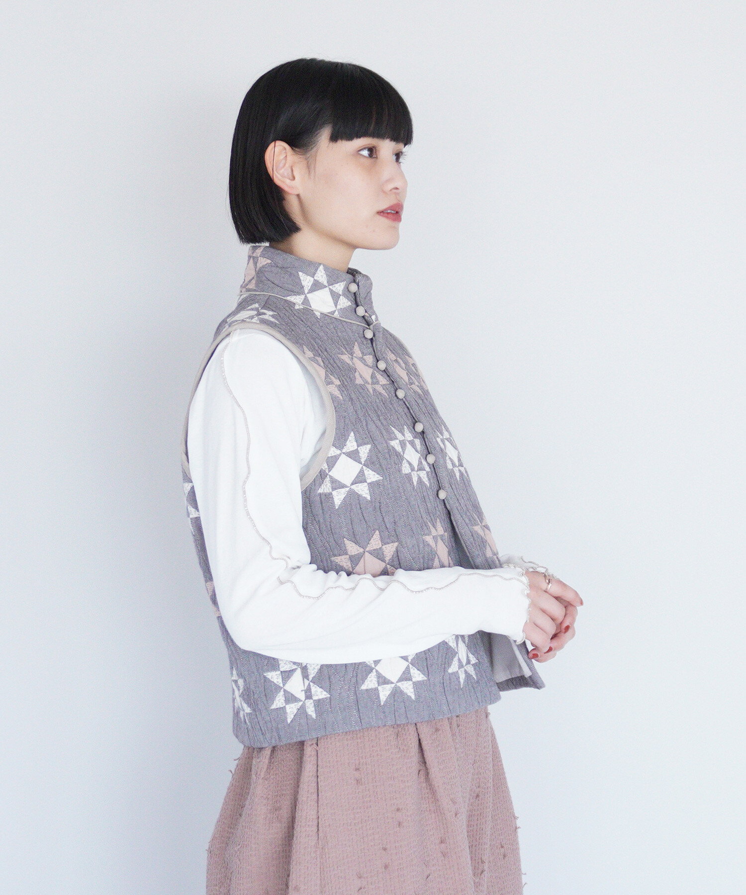 PUF様！専用ページ！M.2256新品付き！ AMBIDEX Store 〇patchwork quilt jacquard ベスト(F グレー