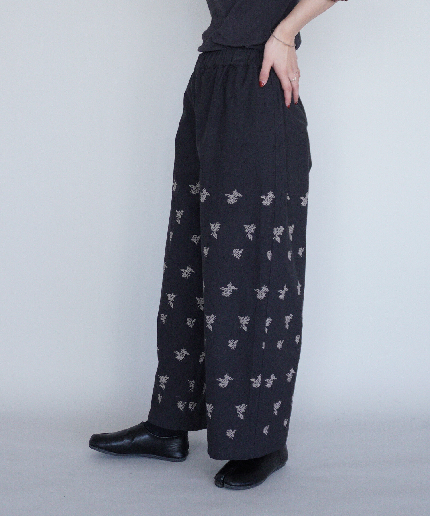AMBIDEX Store 〇金木犀 embroidery ワイドパンツ(F グレー): Rin