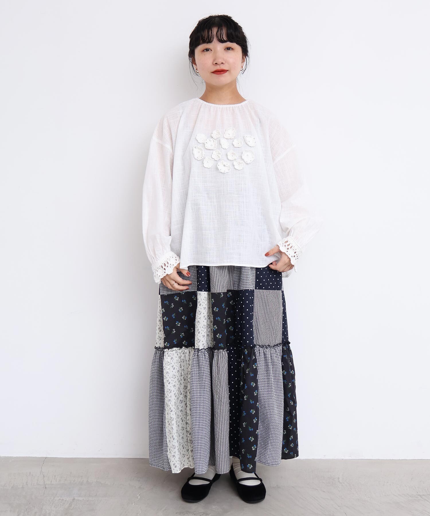AMBIDEX Store handcraft かぎ針お花のついたTブラウス(F シロ): l