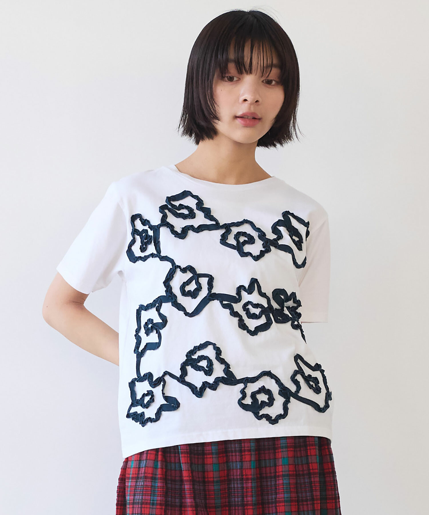 AMBIDEX Store △〇 くるくるはなテープ刺繍 Tシャツ(F シロ