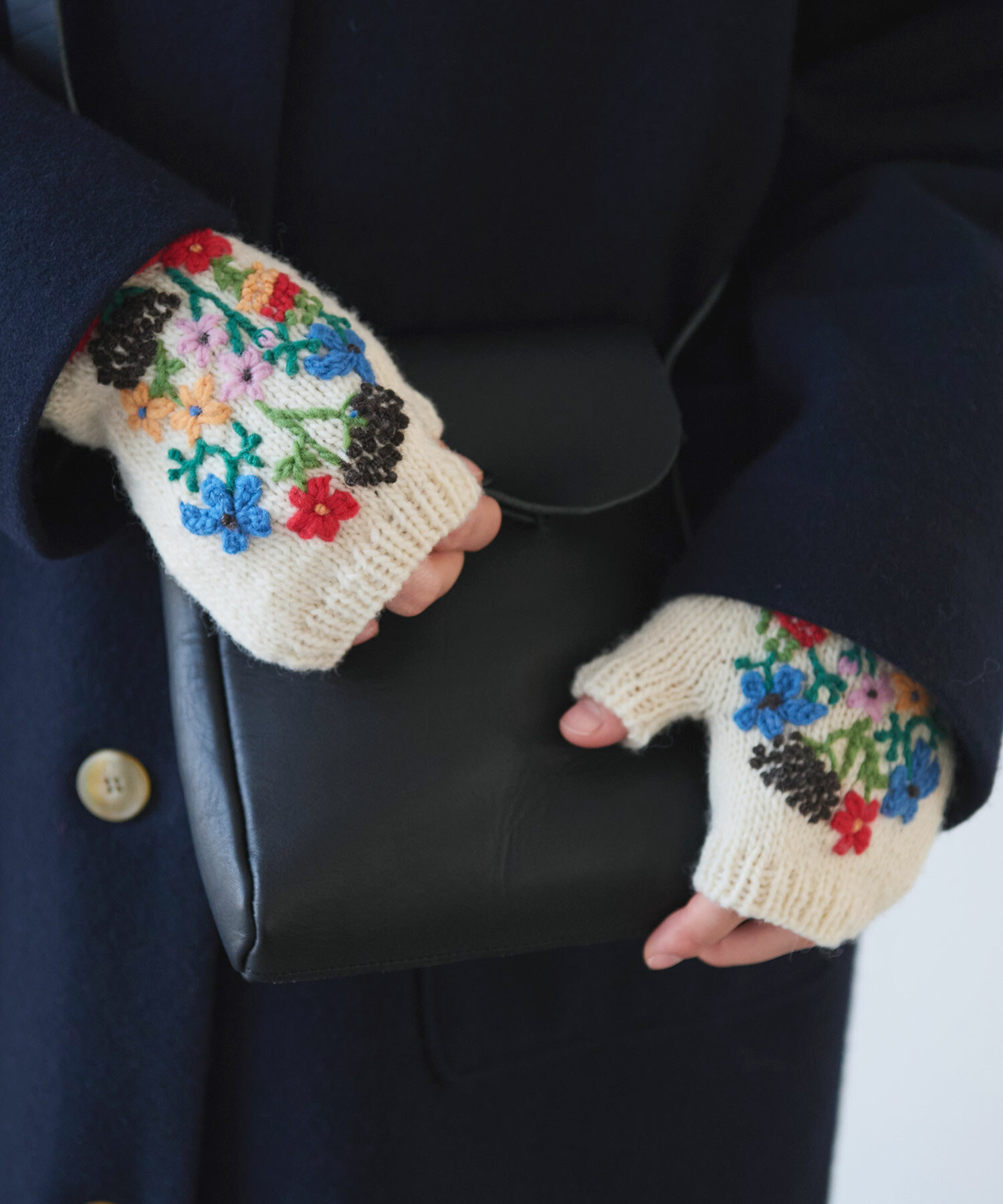 AMBIDEX Store 〇 ペルーハンドニット ブーケ刺繍 グローブ(F シロ