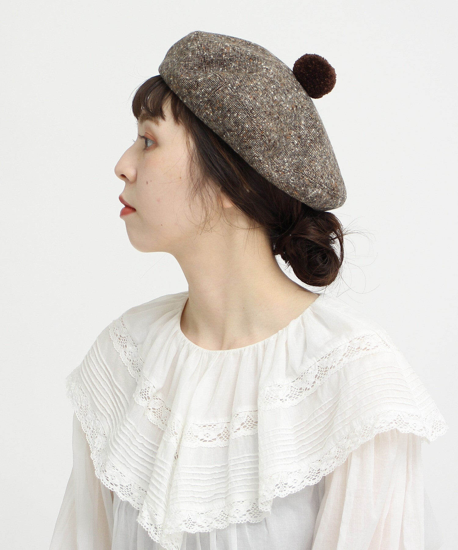 人気定番帽子AMBIDEX Store ホームスパン ポンポン付きベレー帽(F クロ): Dot and