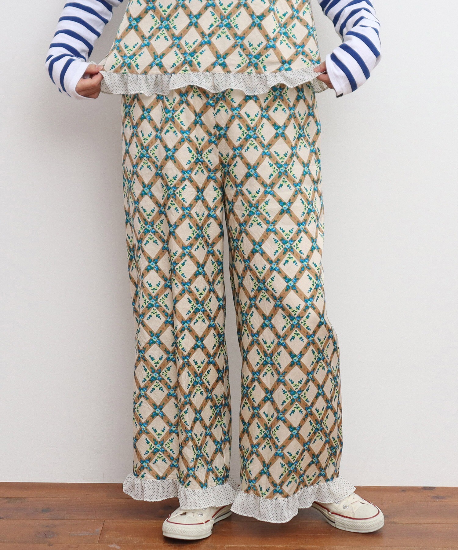 AMBIDEX Store ○チェックフラワープリント 裾フリルパンツ(F キナリ