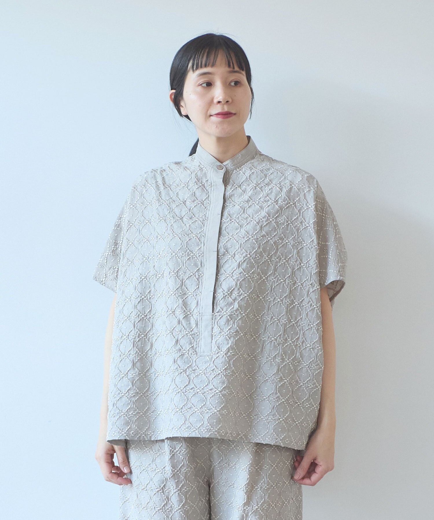 AMBIDEX Store 単色刺繍 squareブラウス (F クロ): yuni
