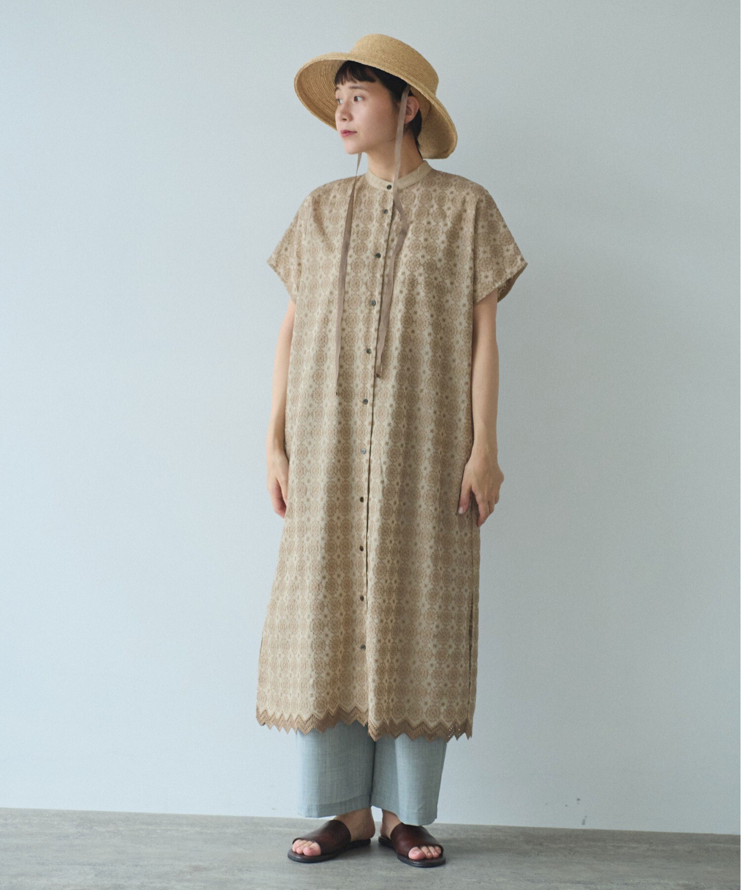 AMBIDEX Store ○単色 スカラップ 刺繍 バック オープン シャツ AMBIDEX Store ○単色 スカラップ 刺繍 バック オープン シャツ