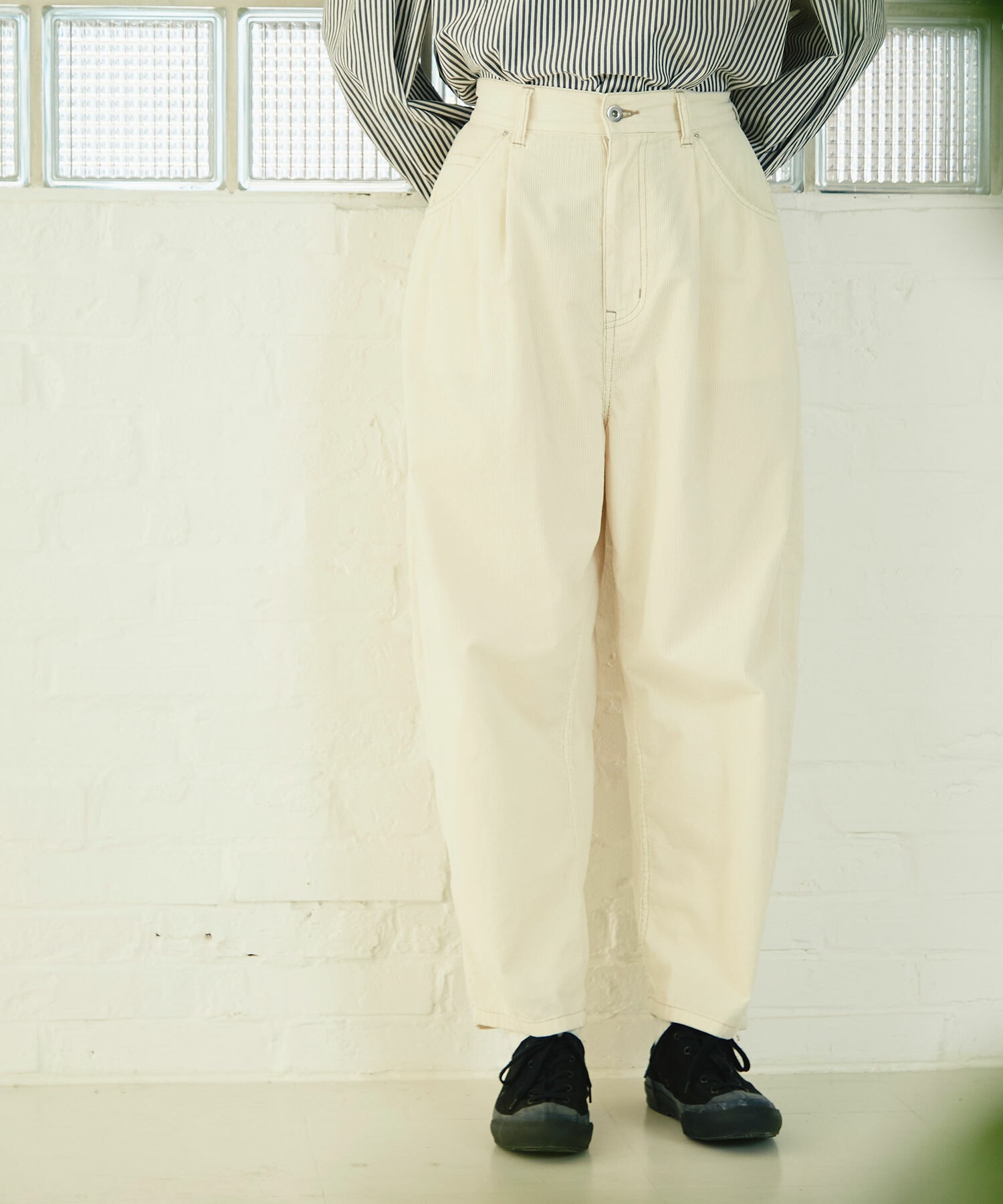 OFF WHITE