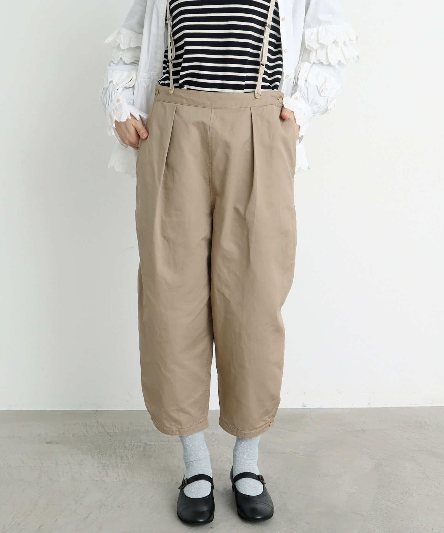 ベージュ