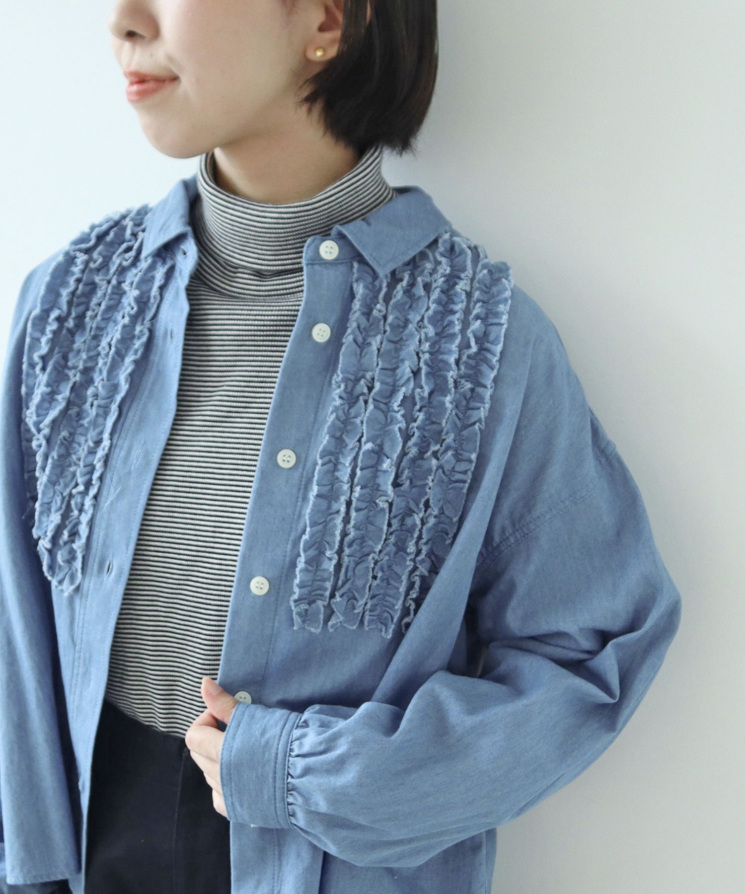 AMBIDEX Store ○ライトオンスデニム たっぷりフリルブラウス(F