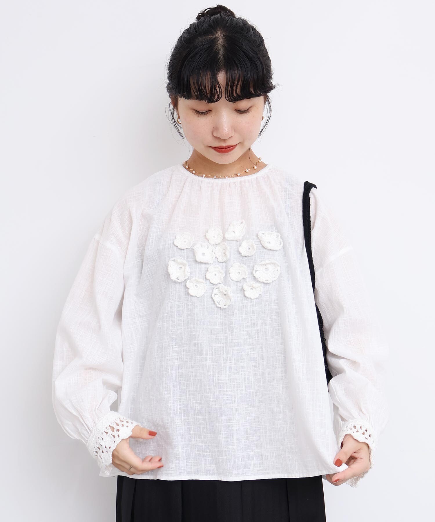 AMBIDEX Store handcraft かぎ針お花のついたTブラウス(F シロ): l