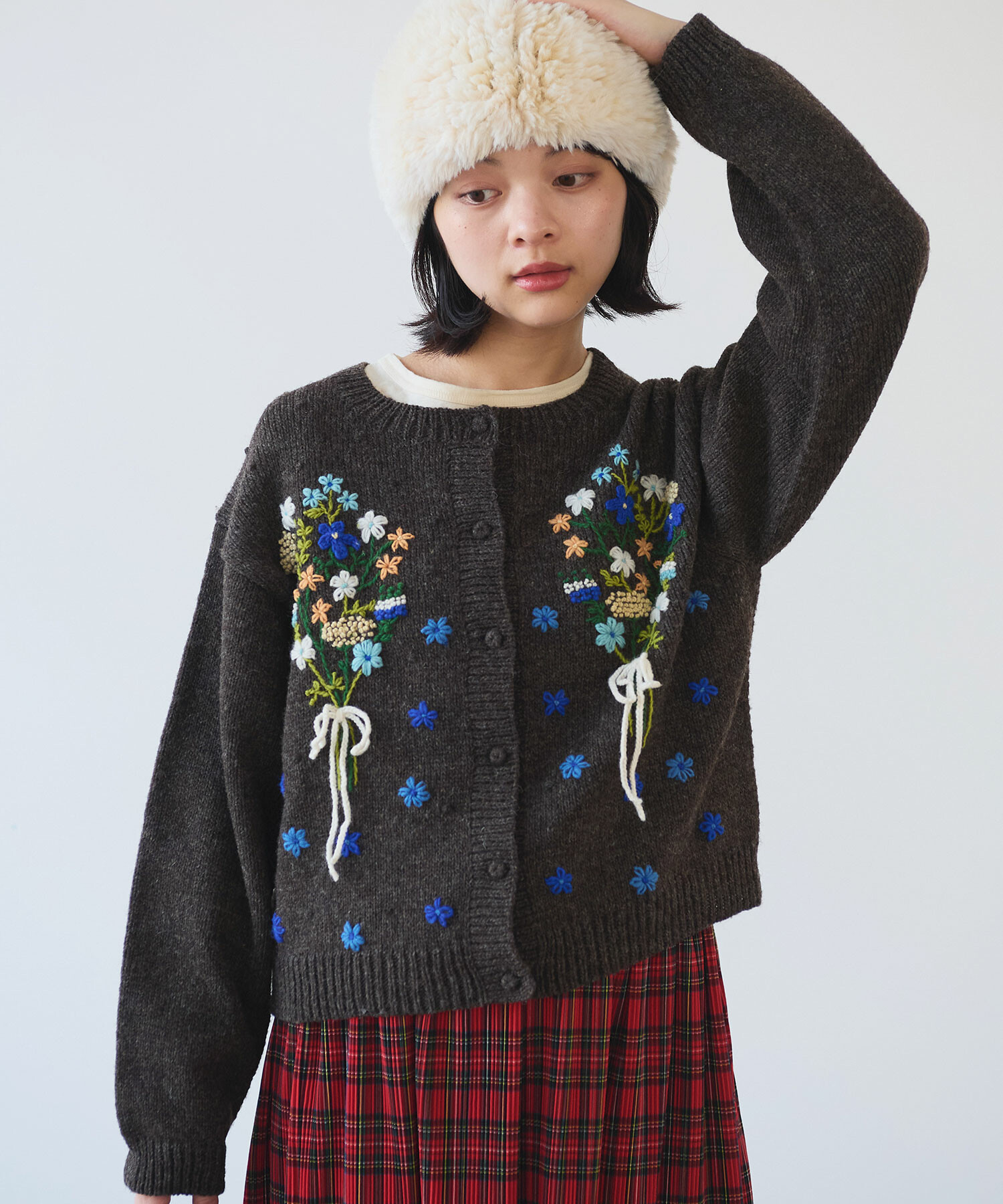 AMBIDEX Store 【予約販売】〇 ペルーハンドニット ブーケ刺繍