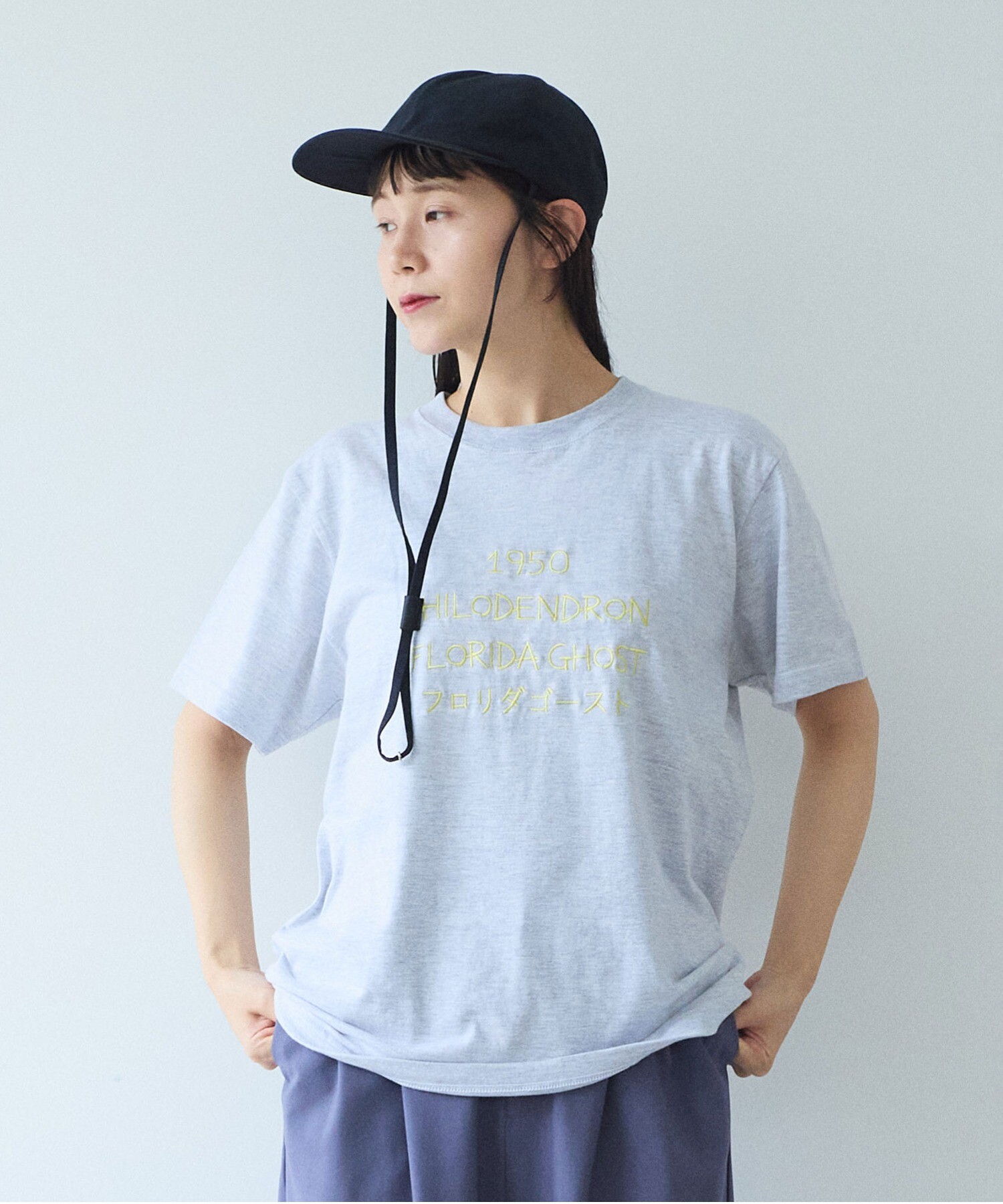 nulelu商品になります。 AMBIDEX Store PHILODENDRON embroidely Tシャツ(F シロ): yuni