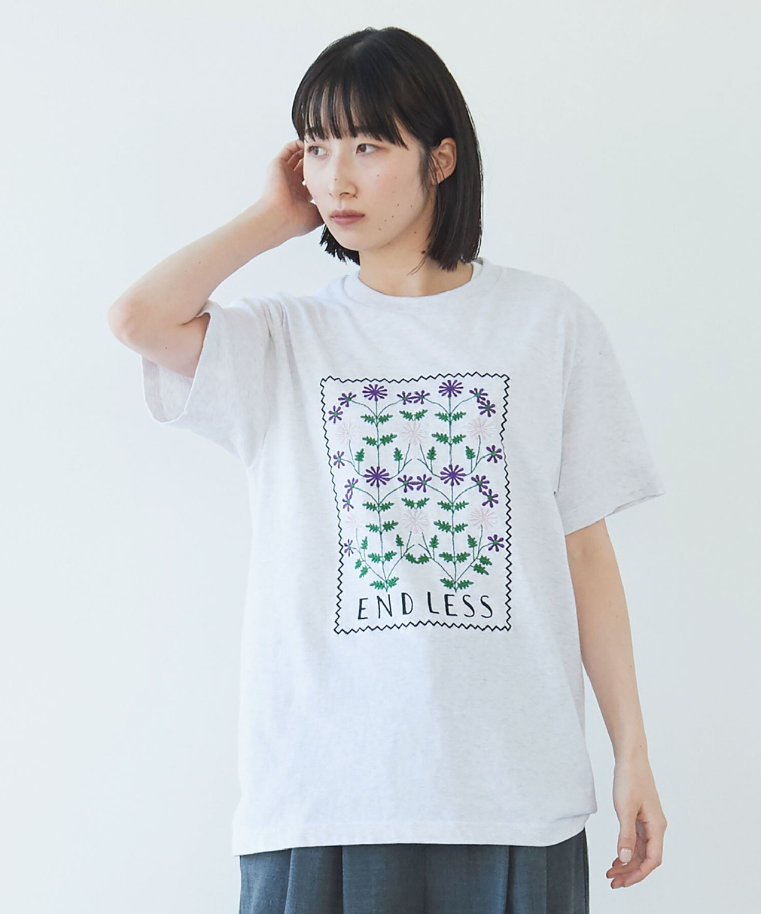 AMBIDEX Store ○souvenir embroidery Tシャツ(F シロ): yuni