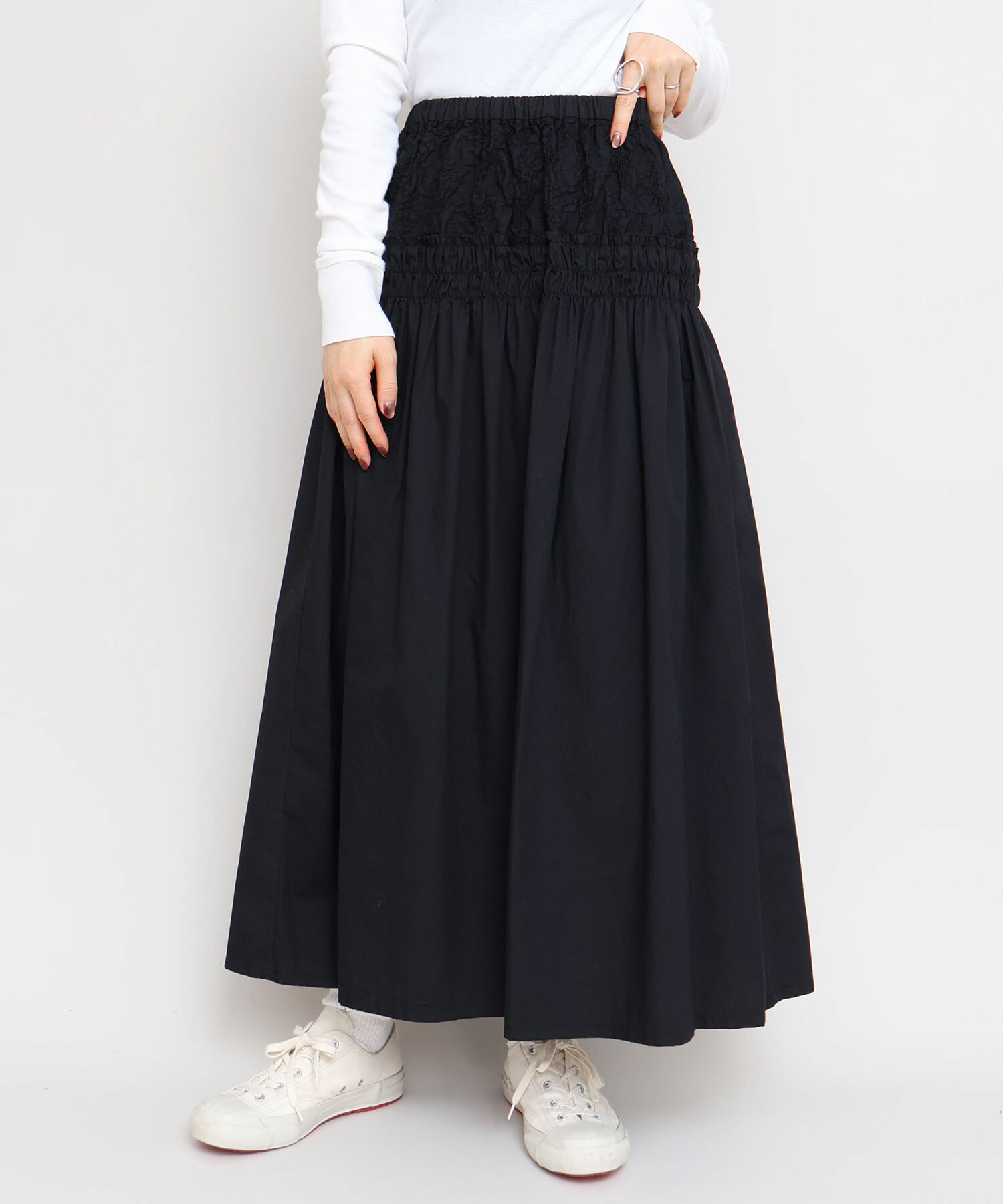 AMBIDEX Store シャーリング刺繍 ギャザーミドル スカート(F クロ): iki