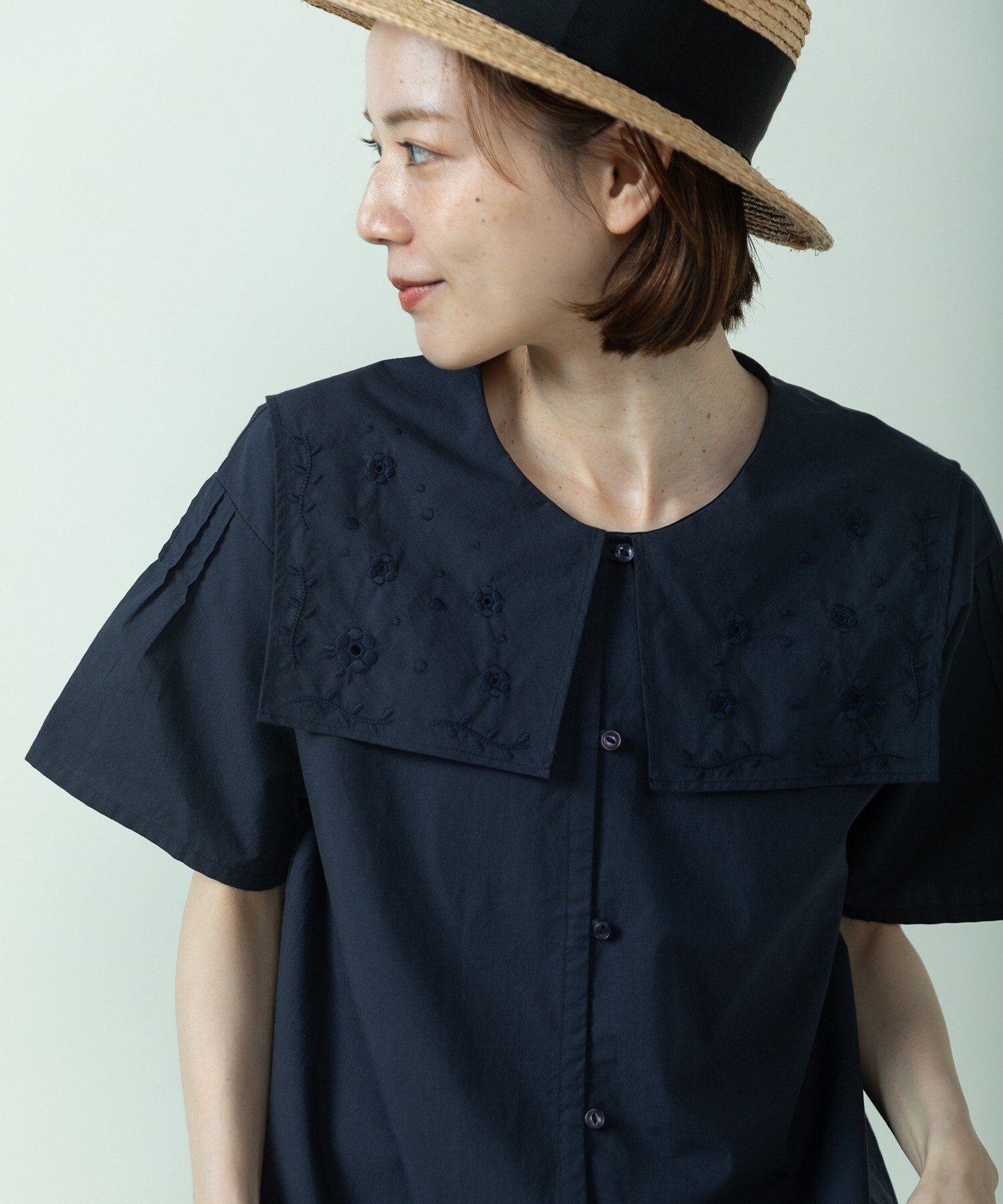 AMBIDEX Store 【予約販売】〇お花カットワーク刺繍セーラーブラウス(F